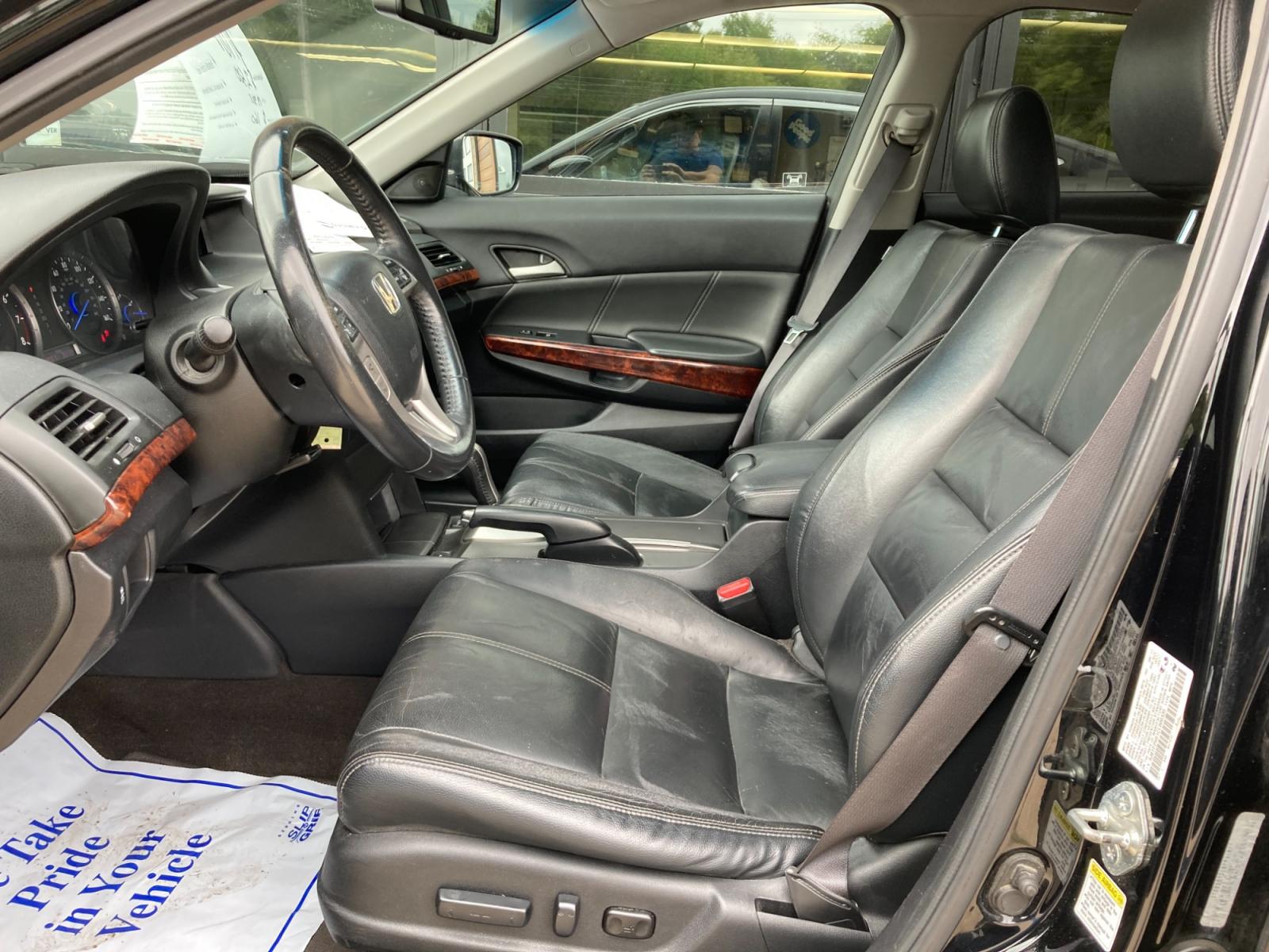 2012 Crystal Black Honda Accord Crosstour EX-L V-6 4WD w/ Navigation (5J6TF2H51CL) with an 3.5L V6 SOHC 24V engine, 5-Speed Automatic transmission, located at 1800 South Ihm Blvd, Freeport, IL, 61032, (815) 232-5543, 42.278645, -89.607994 - Photo #5
