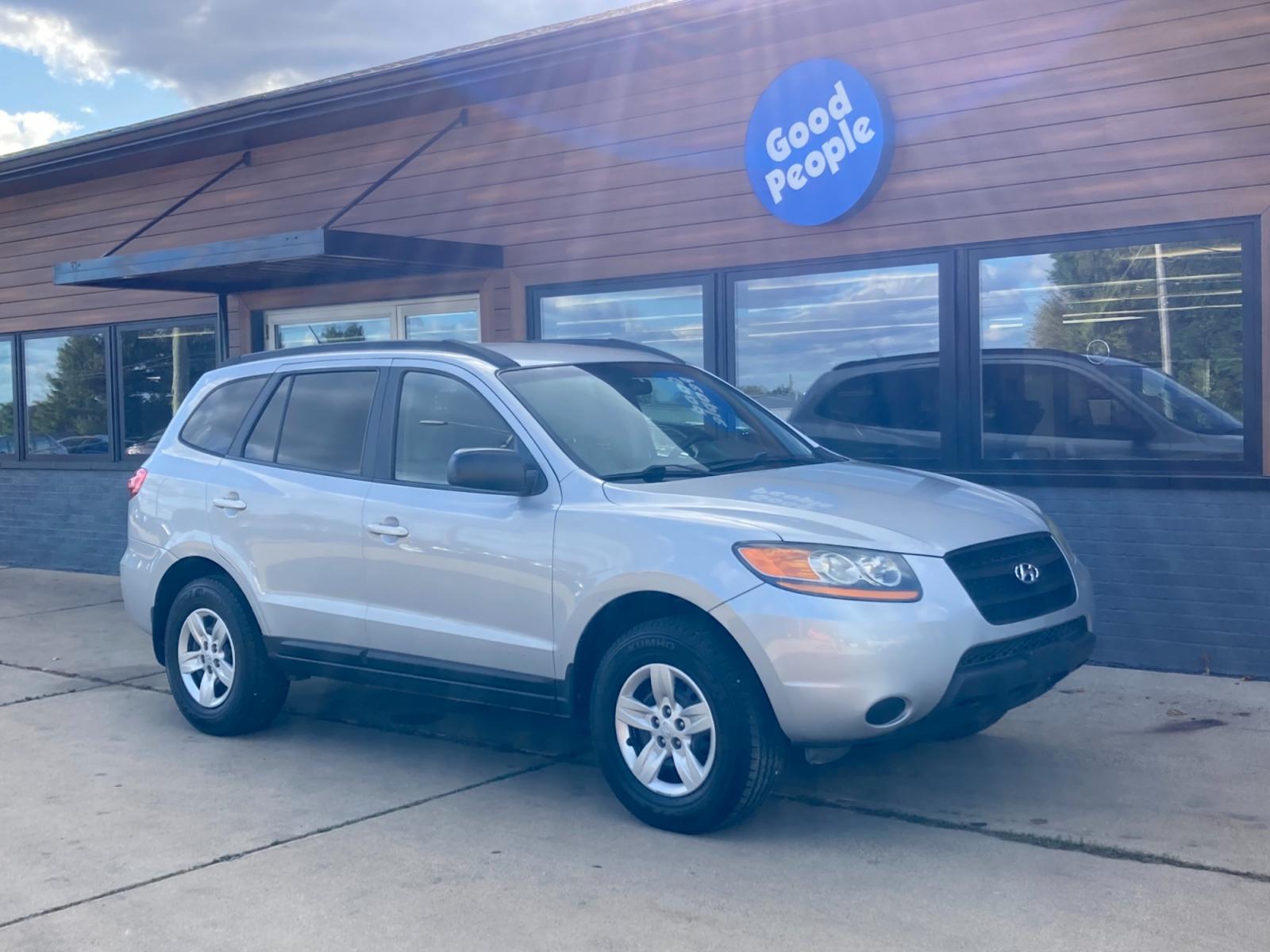 2009 Silver Hyundai Santa Fe GLS (5NMSG13D59H) with an 2.7L V6 DOHC 24V engine, located at 1800 South Ihm Blvd, Freeport, IL, 61032, (815) 232-5543, 42.278645, -89.607994 - Santa Fe GLS 4D SUV FWD - Photo #0