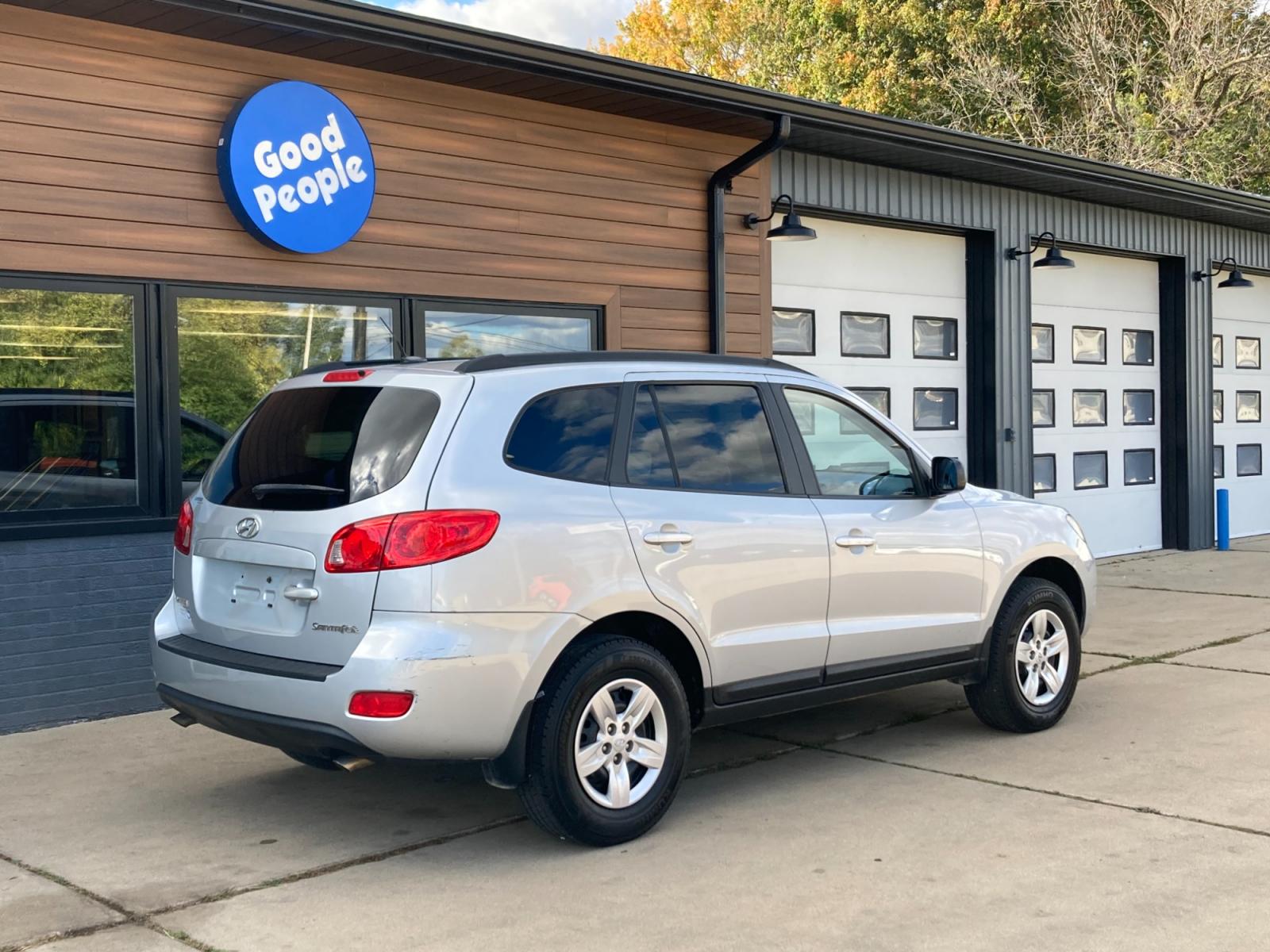 2009 Silver Hyundai Santa Fe GLS (5NMSG13D59H) with an 2.7L V6 DOHC 24V engine, located at 1800 South Ihm Blvd, Freeport, IL, 61032, (815) 232-5543, 42.278645, -89.607994 - Santa Fe GLS 4D SUV FWD - Photo #1