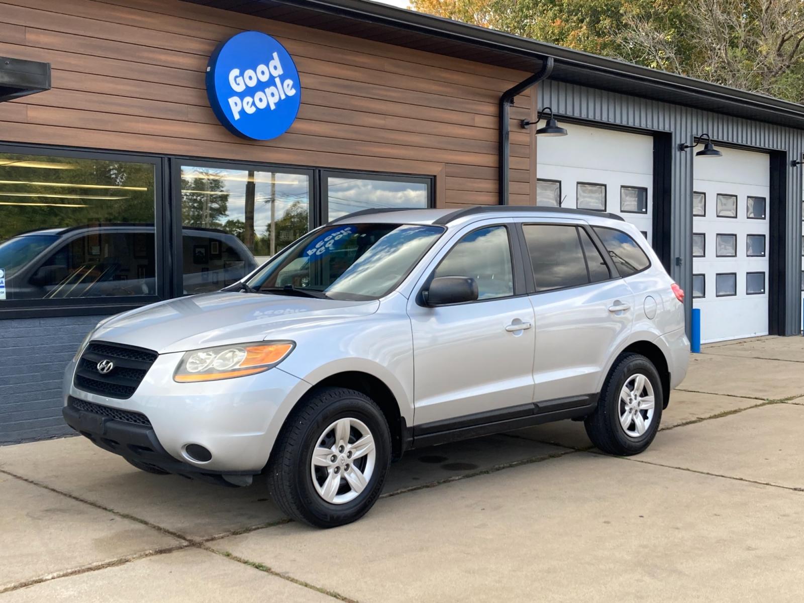 2009 Silver Hyundai Santa Fe GLS (5NMSG13D59H) with an 2.7L V6 DOHC 24V engine, located at 1800 South Ihm Blvd, Freeport, IL, 61032, (815) 232-5543, 42.278645, -89.607994 - Santa Fe GLS 4D SUV FWD - Photo #3