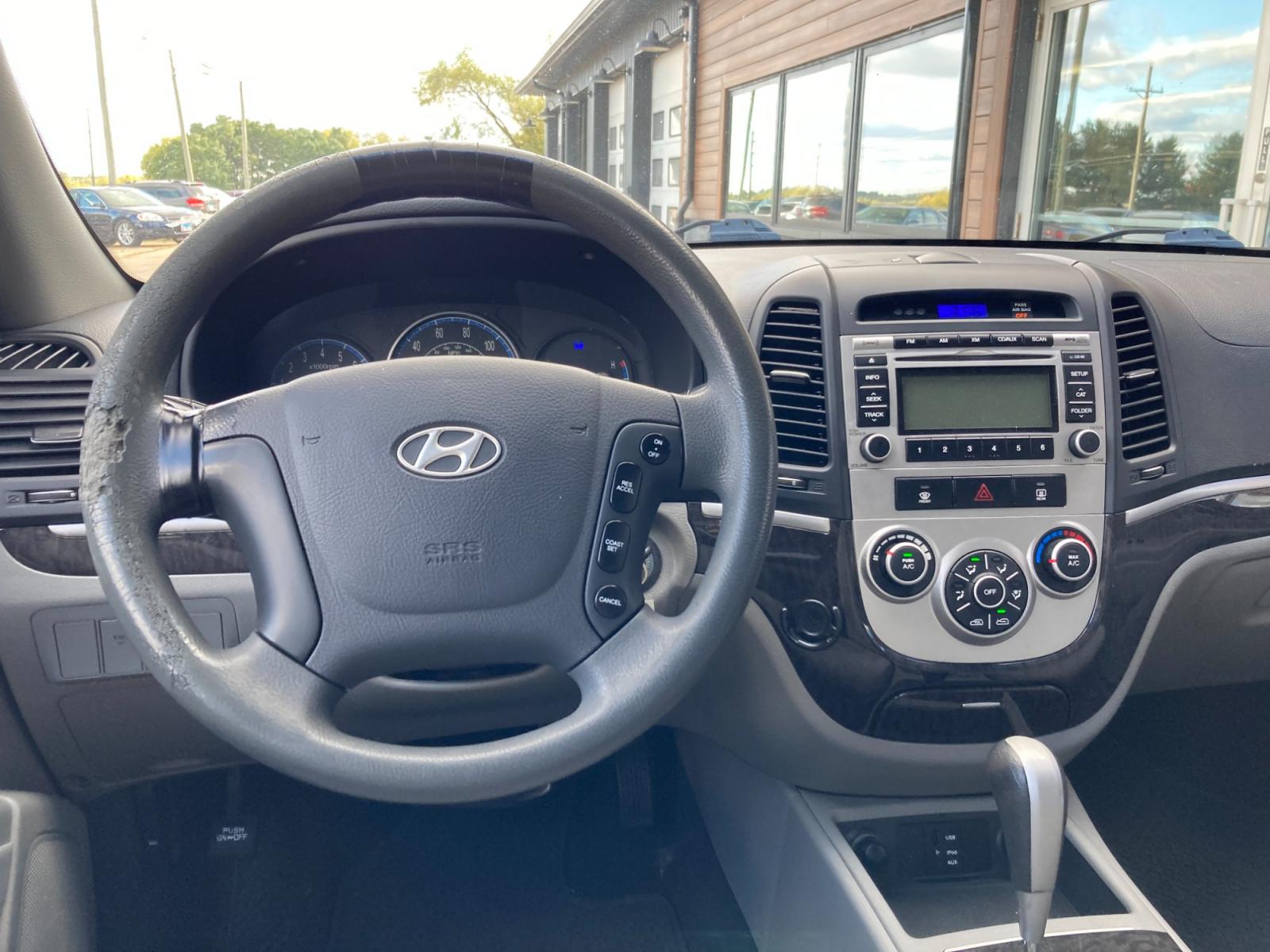 2009 Silver Hyundai Santa Fe GLS (5NMSG13D59H) with an 2.7L V6 DOHC 24V engine, located at 1800 South Ihm Blvd, Freeport, IL, 61032, (815) 232-5543, 42.278645, -89.607994 - Santa Fe GLS 4D SUV FWD - Photo #5