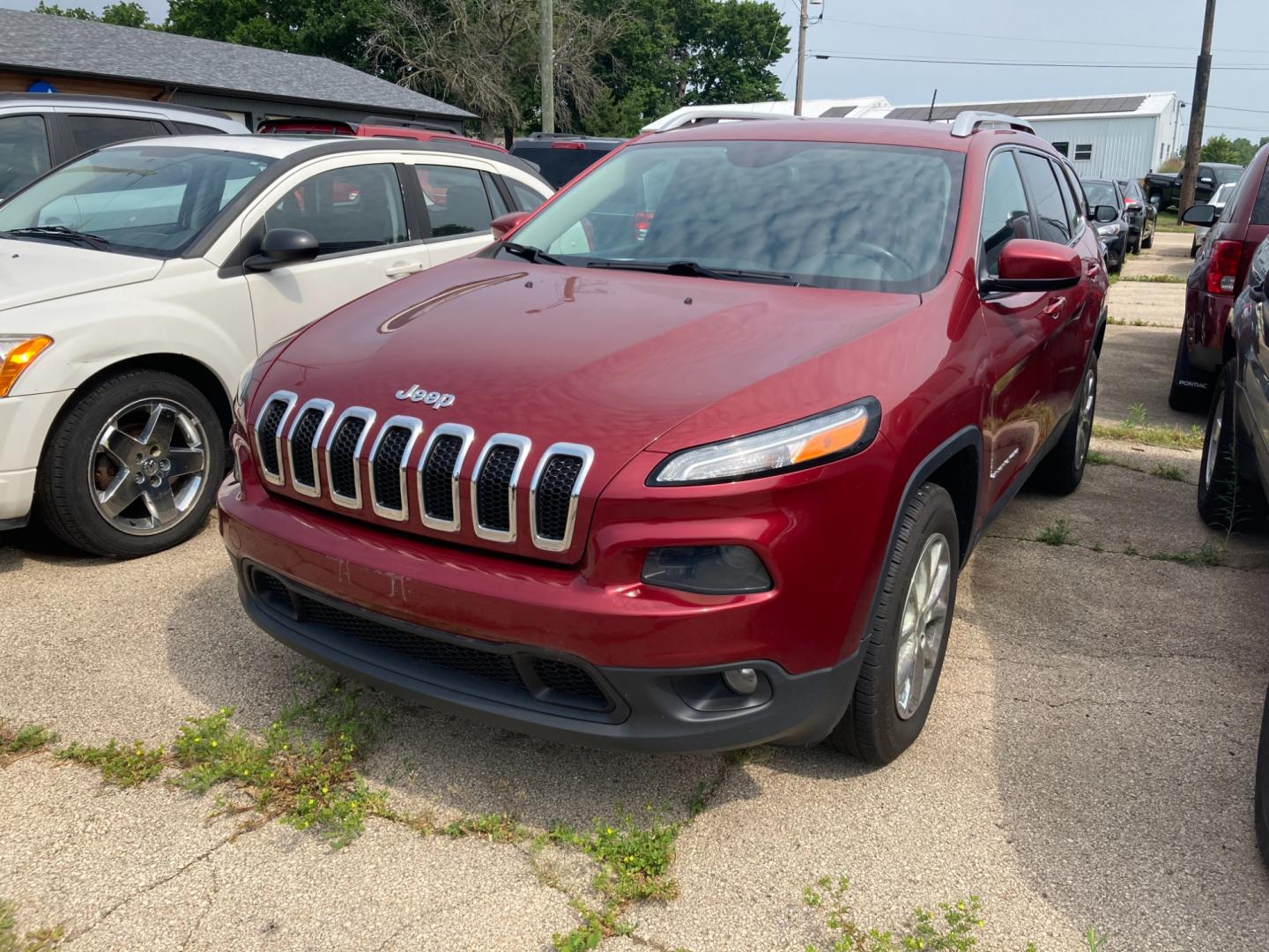2014 Paprika Red Met Jeep Cherokee Latitude 4WD (1C4PJMCBXEW) with an 2.4L L4 DOHC 16V engine, 9-Speed Automatic transmission, located at 1800 South Ihm Blvd, Freeport, IL, 61032, (815) 232-5543, 42.278645, -89.607994 - Photo#0