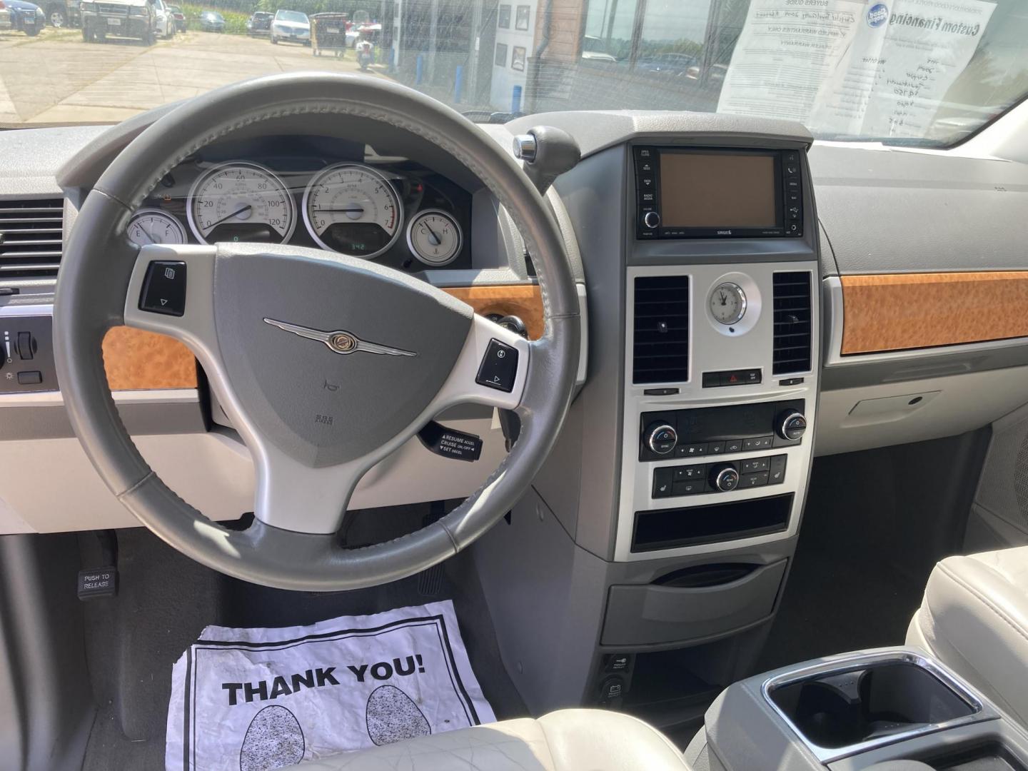 2009 Silver Met Chrysler Town and Country Limited (2A8HR64XX9R) with an 4.0L V6 SOHC 24V engine, 6-Speed Automatic transmission, located at 1800 South Ihm Blvd, Freeport, IL, 61032, (815) 232-5543, 42.278645, -89.607994 - Photo#5