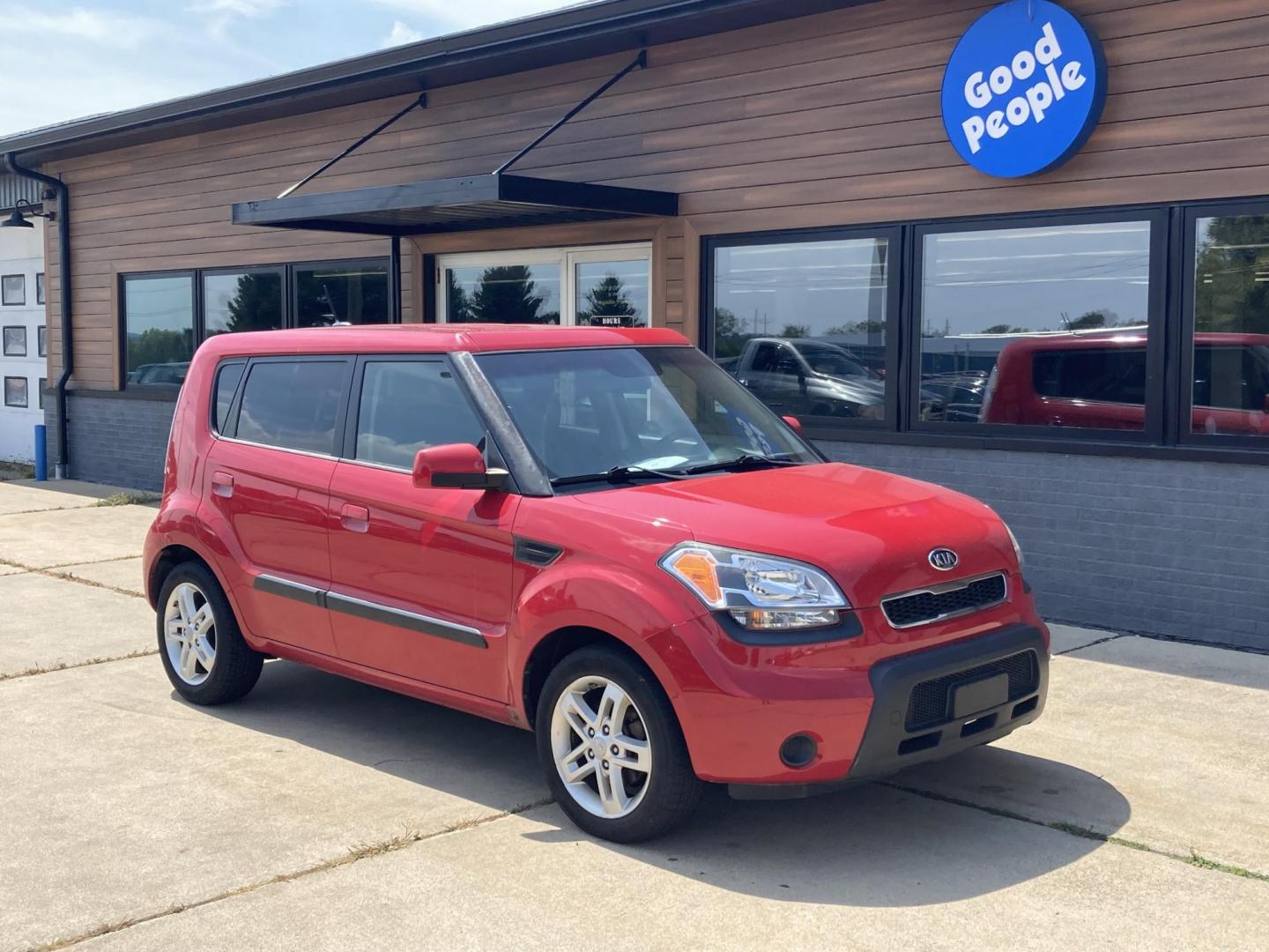 2010 Lipstick Red Kia Soul ! (KNDJT2A20A7) with an 2.0L L4 DOHC 16V engine, located at 1800 South Ihm Blvd, Freeport, IL, 61032, (815) 232-5543, 42.278645, -89.607994 - Soul + 4D Wagon - Photo#1