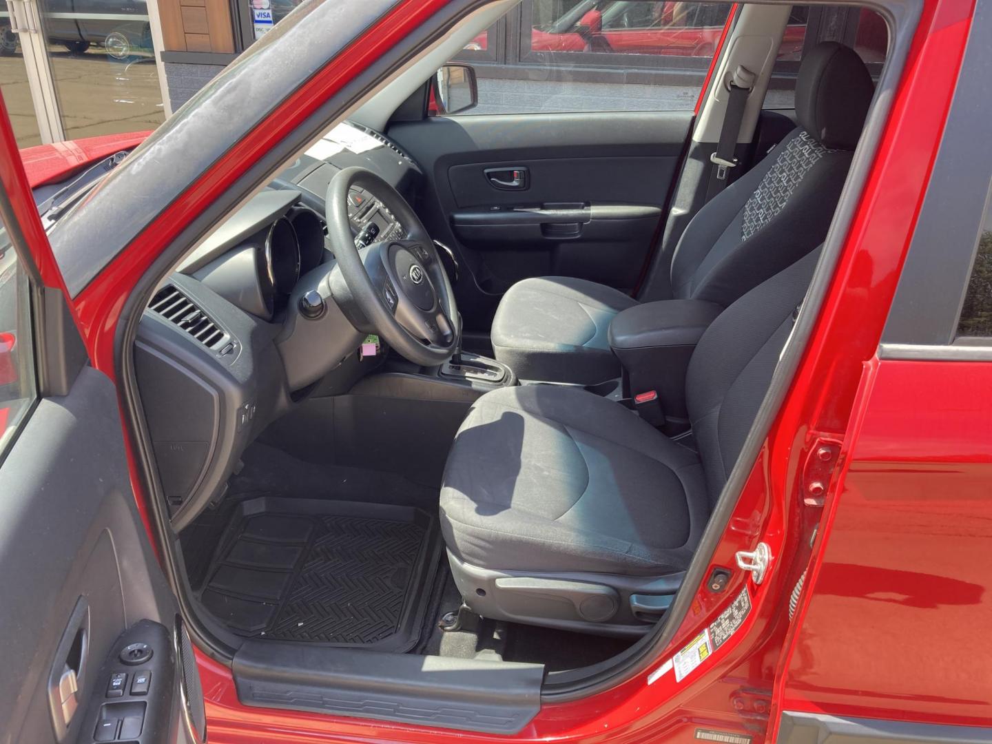 2010 Lipstick Red Kia Soul ! (KNDJT2A20A7) with an 2.0L L4 DOHC 16V engine, located at 1800 South Ihm Blvd, Freeport, IL, 61032, (815) 232-5543, 42.278645, -89.607994 - Soul + 4D Wagon - Photo#4