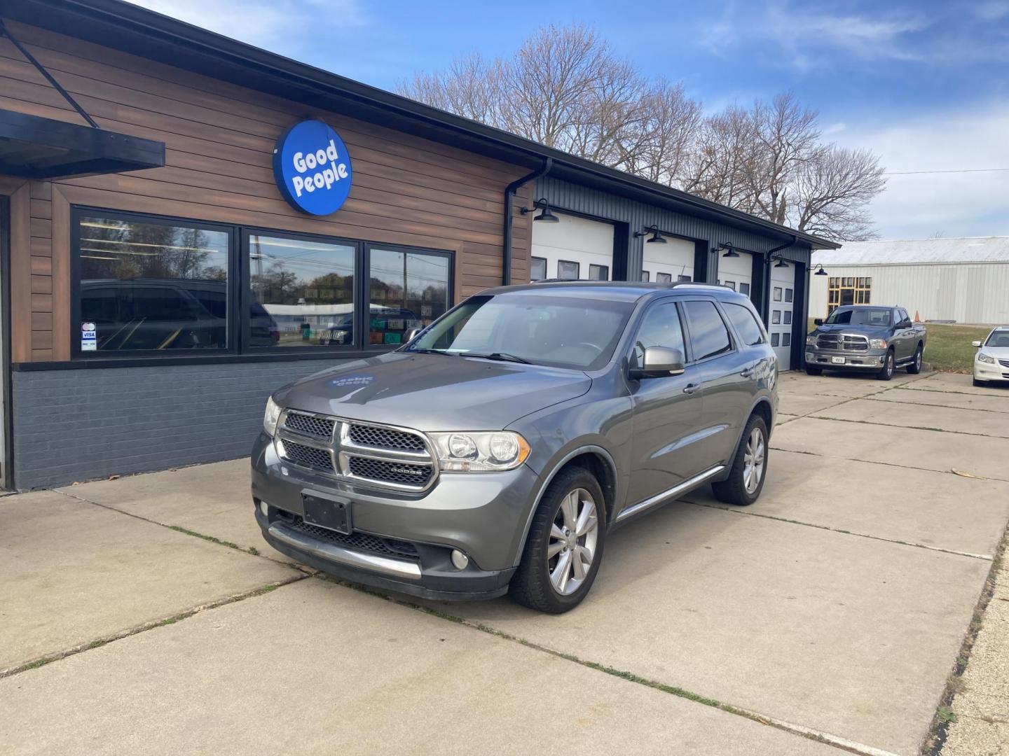 2011 Charcol Met Dodge Durango Crew AWD (1D4RE4GG7BC) with an 3.6L V6 DOHC 24V engine, located at 1800 South Ihm Blvd, Freeport, IL, 61032, (815) 232-5543, 42.278645, -89.607994 - Durango Crew 4D SUV AWD - Photo#0