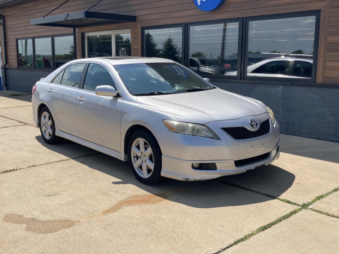2009 Silver Mist met. Toyota Camry CE 5-Spd AT (4T1BE46K19U) with an 2.4L L4 DOHC 16V engine, 5-Speed Automatic Overdrive transmission, located at 1800 South Ihm Blvd, Freeport, IL, 61032, (815) 232-5543, 42.278645, -89.607994 - Photo#1