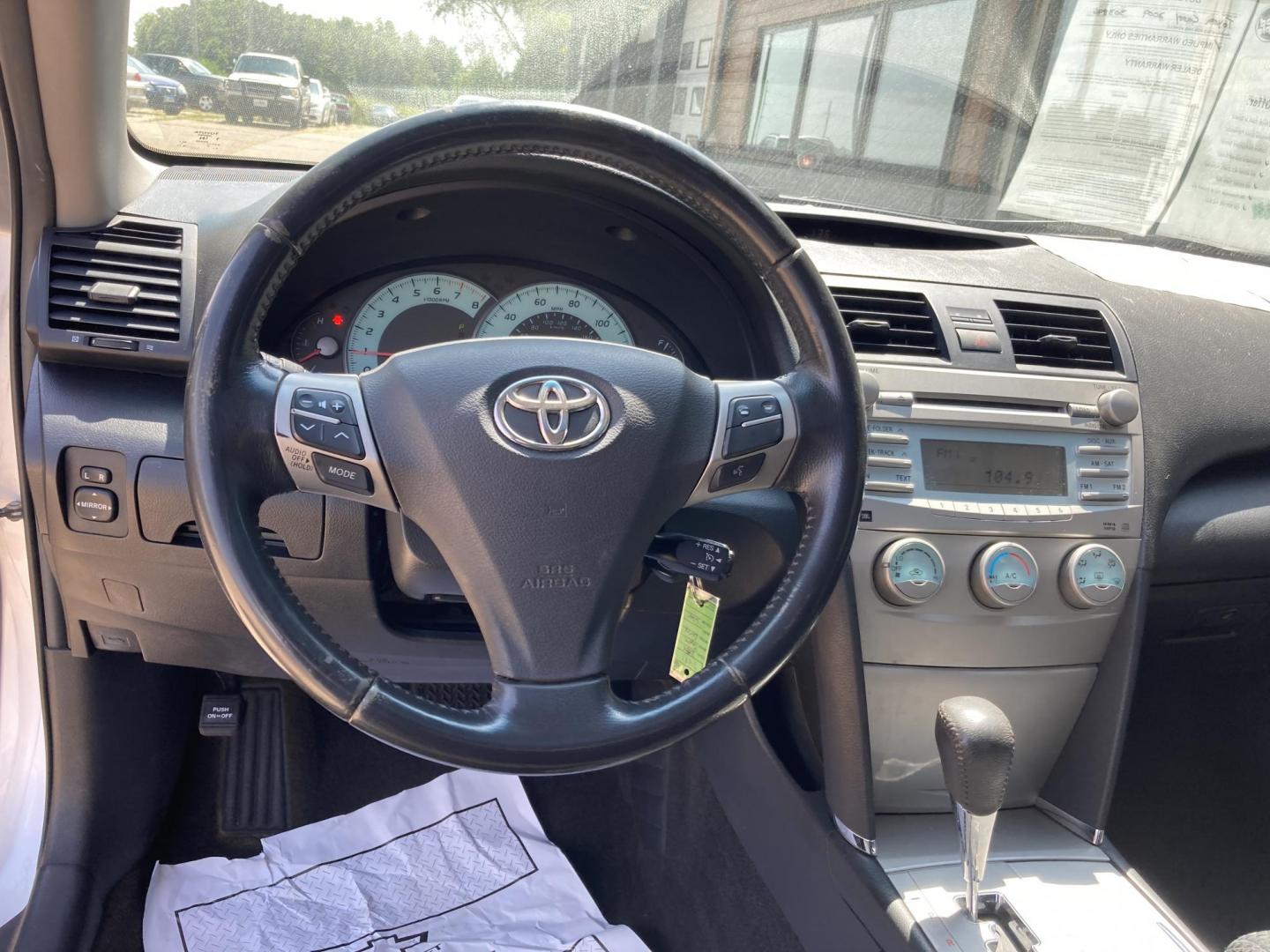 2009 Silver Mist met. Toyota Camry CE 5-Spd AT (4T1BE46K19U) with an 2.4L L4 DOHC 16V engine, 5-Speed Automatic Overdrive transmission, located at 1800 South Ihm Blvd, Freeport, IL, 61032, (815) 232-5543, 42.278645, -89.607994 - Photo#5