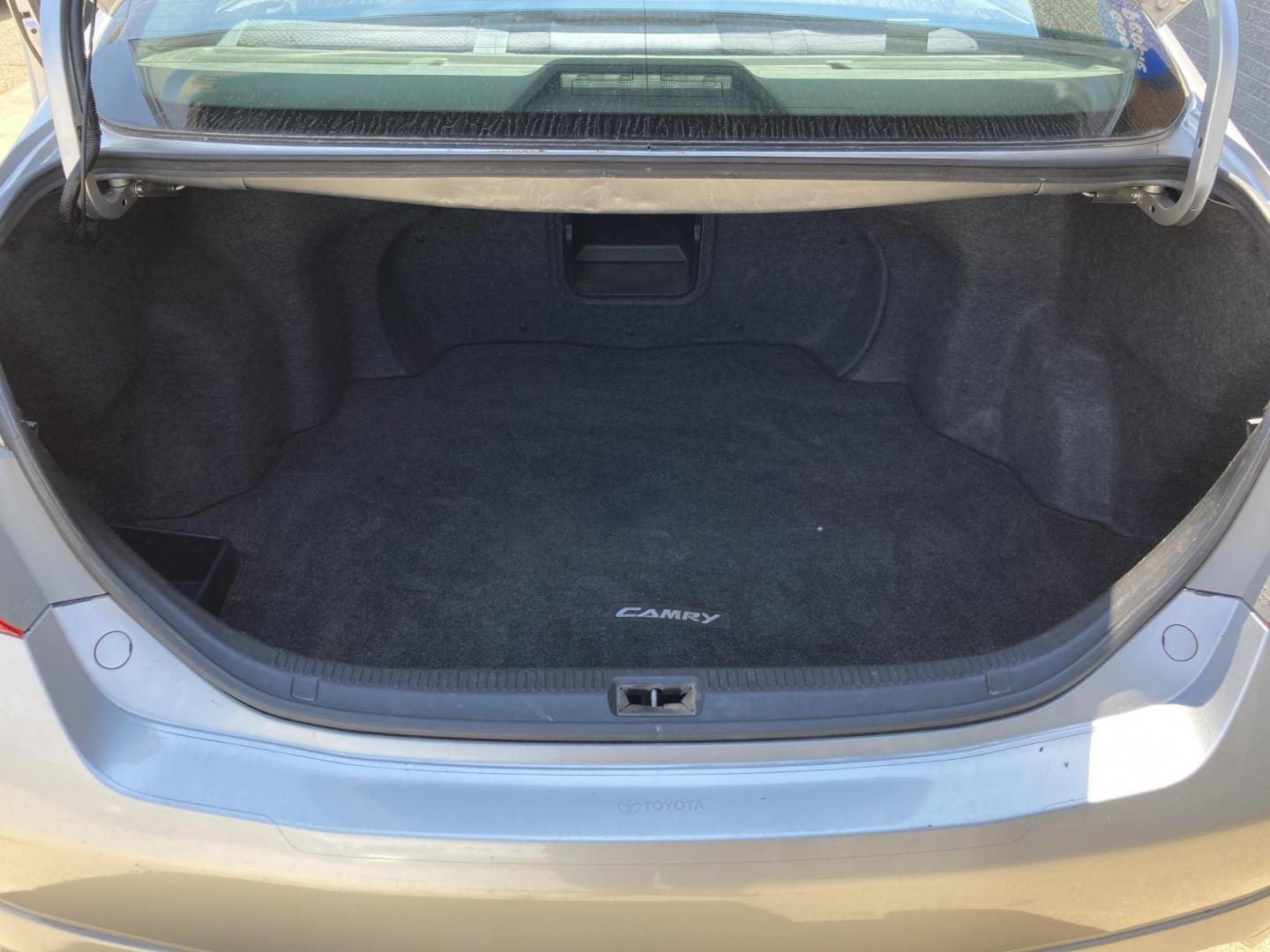 2009 Silver Mist met. Toyota Camry CE 5-Spd AT (4T1BE46K19U) with an 2.4L L4 DOHC 16V engine, 5-Speed Automatic Overdrive transmission, located at 1800 South Ihm Blvd, Freeport, IL, 61032, (815) 232-5543, 42.278645, -89.607994 - Photo#8
