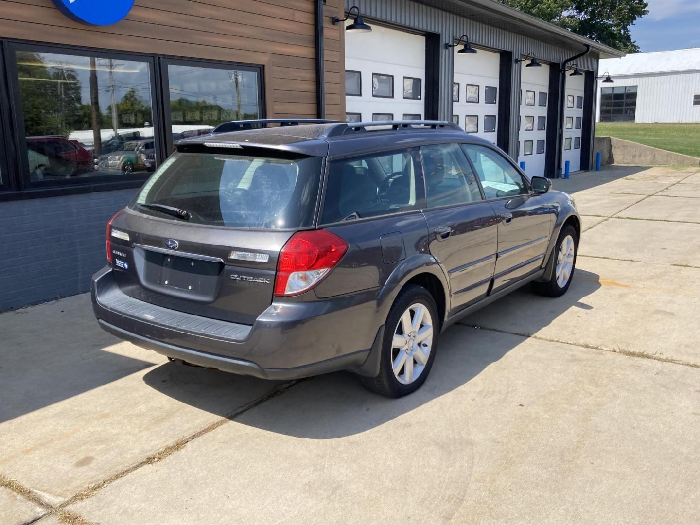 2008 Charcol Gray Met Subaru Outback 2.5i Limited (4S4BP62C087) with an 2.5L H4 SOHC 16V engine, 4-Speed Automatic transmission, located at 1800 South Ihm Blvd, Freeport, IL, 61032, (815) 232-5543, 42.278645, -89.607994 - Photo#0