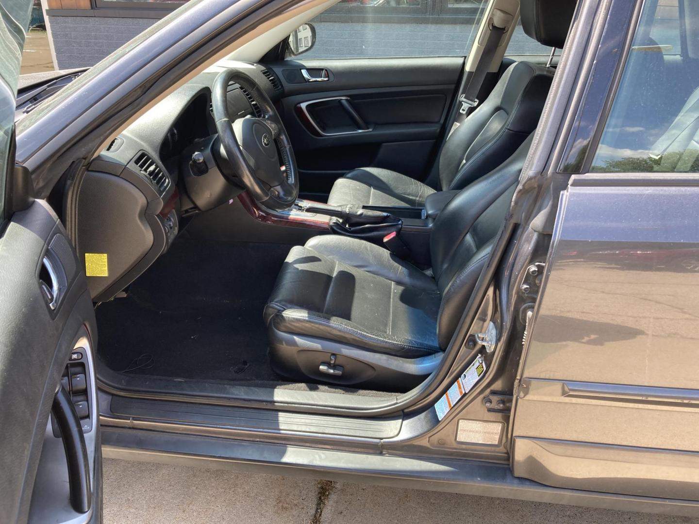 2008 Charcol Gray Met Subaru Outback 2.5i Limited (4S4BP62C087) with an 2.5L H4 SOHC 16V engine, 4-Speed Automatic transmission, located at 1800 South Ihm Blvd, Freeport, IL, 61032, (815) 232-5543, 42.278645, -89.607994 - Outback Limited 4D Wagon - Photo#3