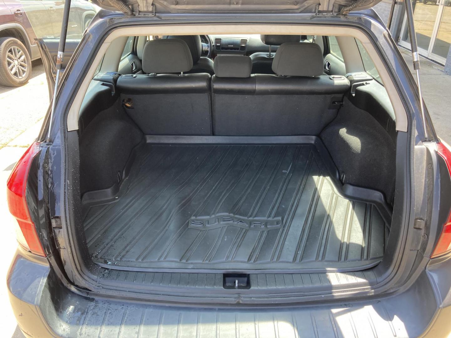 2008 Charcol Gray Met Subaru Outback 2.5i Limited (4S4BP62C087) with an 2.5L H4 SOHC 16V engine, 4-Speed Automatic transmission, located at 1800 South Ihm Blvd, Freeport, IL, 61032, (815) 232-5543, 42.278645, -89.607994 - Outback Limited 4D Wagon - Photo#7