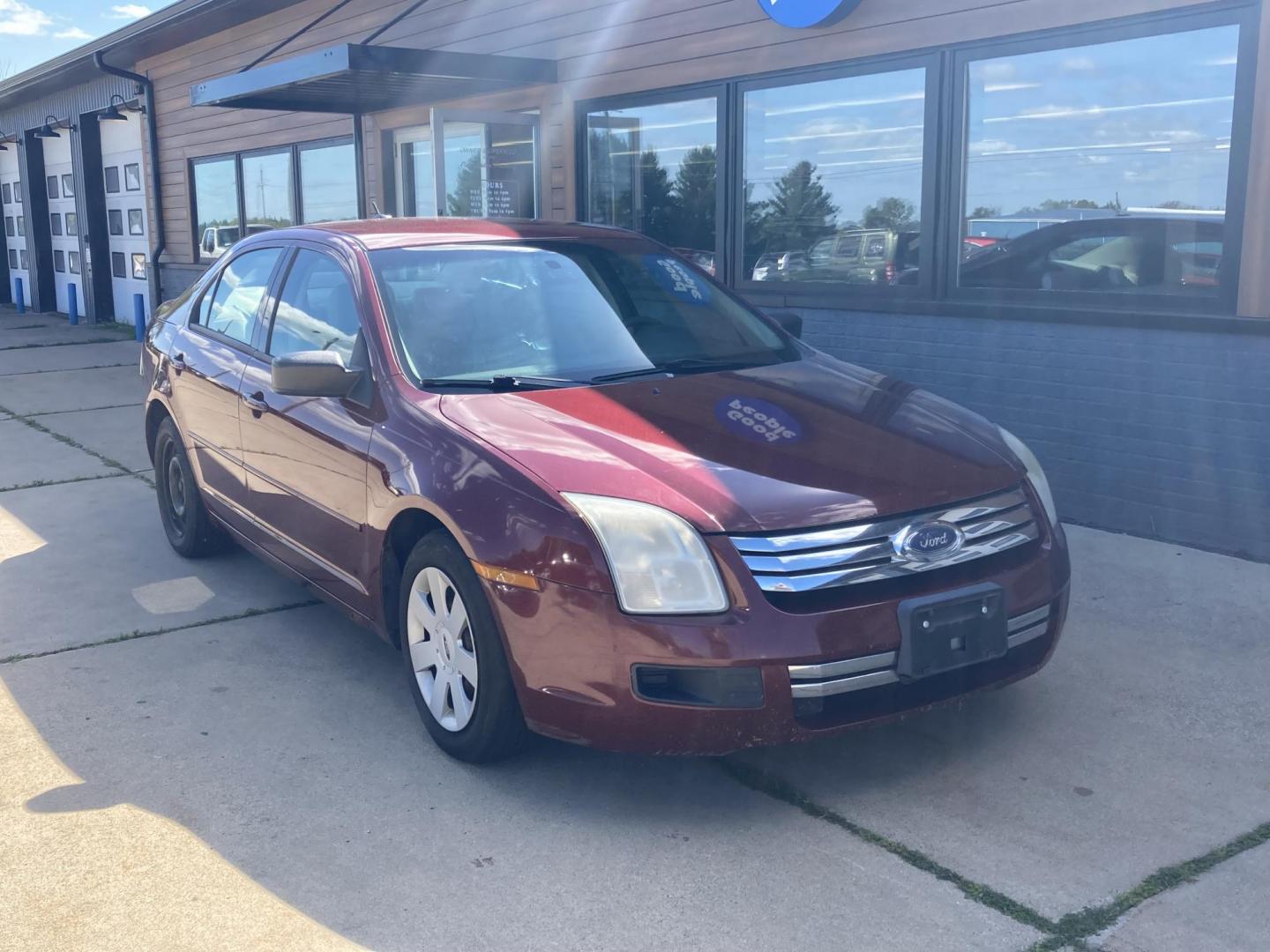 2007 Maroon Ford Fusion S (3FAHP06Z17R) with an 2.3L L4 DOHC 16V engine, located at 1800 South Ihm Blvd, Freeport, IL, 61032, (815) 232-5543, 42.278645, -89.607994 - Fusion S 4D Sedan 4 Cyl - Photo#0