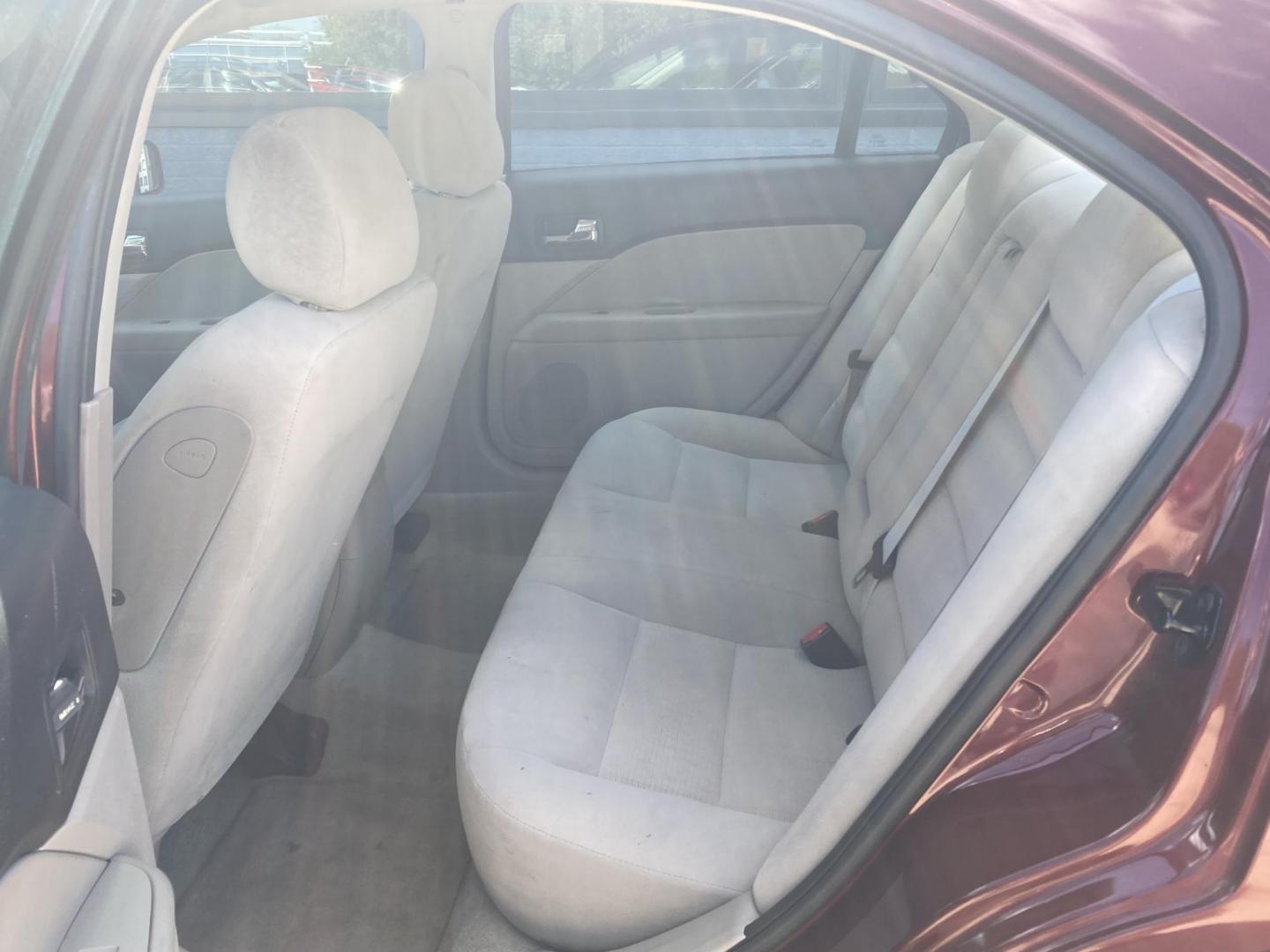 2007 Maroon Ford Fusion S (3FAHP06Z17R) with an 2.3L L4 DOHC 16V engine, located at 1800 South Ihm Blvd, Freeport, IL, 61032, (815) 232-5543, 42.278645, -89.607994 - Fusion S 4D Sedan 4 Cyl - Photo#7