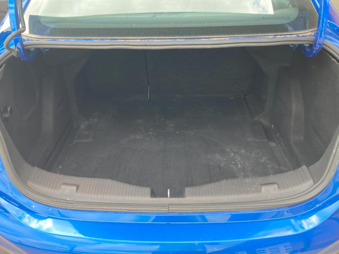 2016 Vector Blue Met. Chevrolet Cruze LT Auto (1G1BE5SM3G7) with an 1.4L L4 DOHC 16V TURBO engine, 6A transmission, located at 1800 South Ihm Blvd, Freeport, IL, 61032, (815) 232-5543, 42.278645, -89.607994 - Photo#9