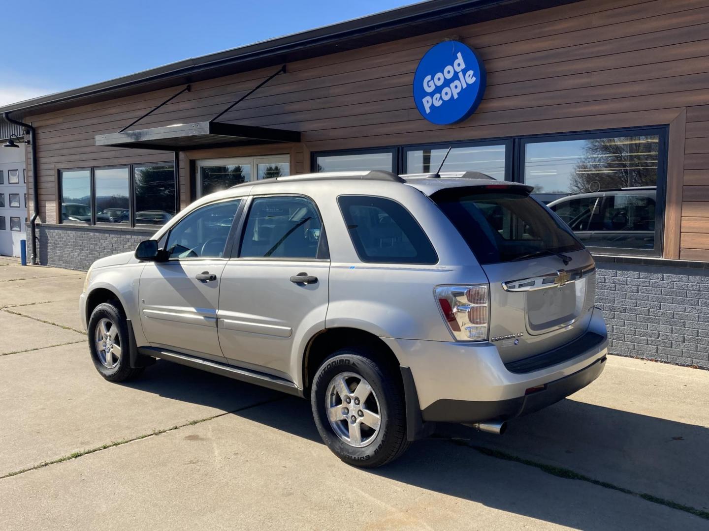 2007 Silver Met Chevrolet Equinox LS AWD (2CNDL23F476) with an 3.4L V6 OHV 12V engine, 5-Speed Automatic transmission, located at 1800 South Ihm Blvd, Freeport, IL, 61032, (815) 232-5543, 42.278645, -89.607994 - Equinox LS 4D SUV AWD - Photo#2