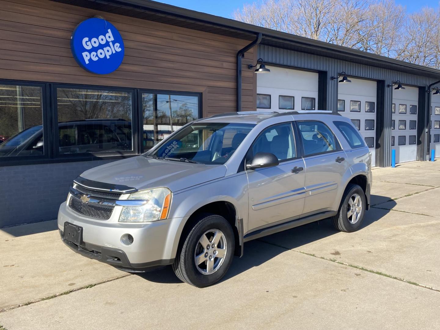 2007 Silver Met Chevrolet Equinox LS AWD (2CNDL23F476) with an 3.4L V6 OHV 12V engine, 5-Speed Automatic transmission, located at 1800 South Ihm Blvd, Freeport, IL, 61032, (815) 232-5543, 42.278645, -89.607994 - Equinox LS 4D SUV AWD - Photo#3