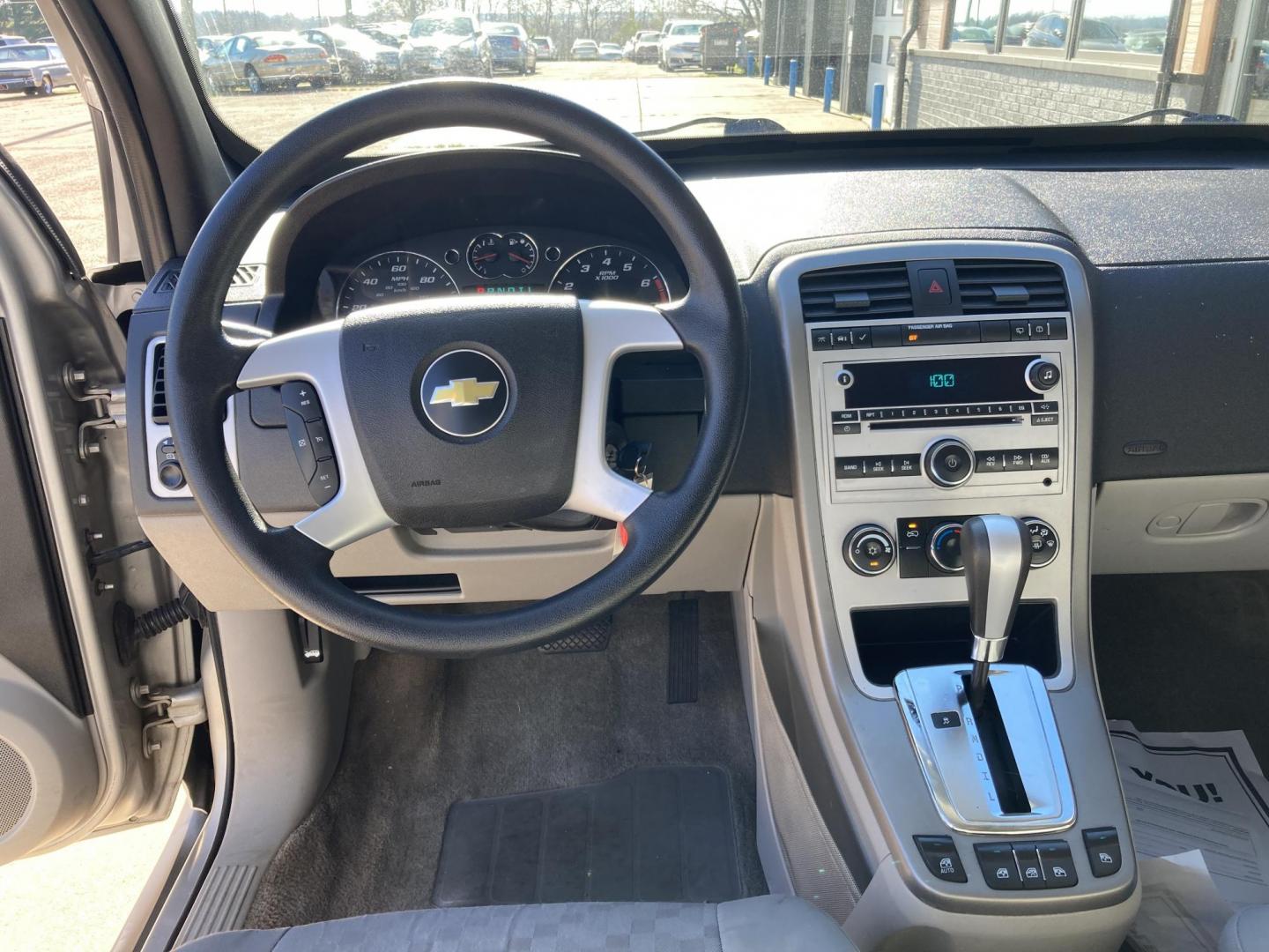 2007 Silver Met Chevrolet Equinox LS AWD (2CNDL23F476) with an 3.4L V6 OHV 12V engine, 5-Speed Automatic transmission, located at 1800 South Ihm Blvd, Freeport, IL, 61032, (815) 232-5543, 42.278645, -89.607994 - Equinox LS 4D SUV AWD - Photo#5