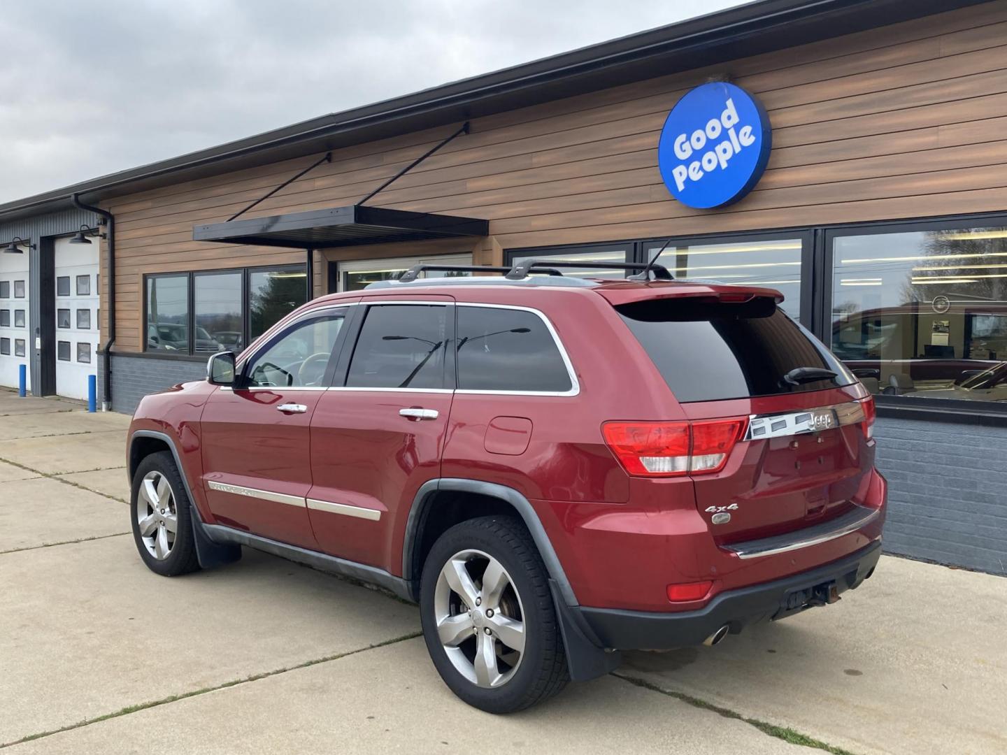 2012 Garnet Red Met. Jeep Grand Cherokee Overland 4WD (1C4RJFCT6CC) with an 5.7L V8 OHV 16V engine, 5-Speed Automatic transmission, located at 1800 South Ihm Blvd, Freeport, IL, 61032, (815) 232-5543, 42.278645, -89.607994 - Photo#2