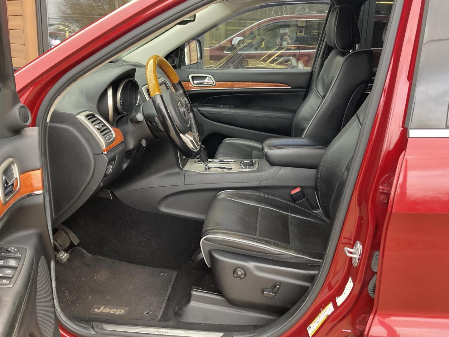 2012 Garnet Red Met. Jeep Grand Cherokee Overland 4WD (1C4RJFCT6CC) with an 5.7L V8 OHV 16V engine, 5-Speed Automatic transmission, located at 1800 South Ihm Blvd, Freeport, IL, 61032, (815) 232-5543, 42.278645, -89.607994 - Photo#4