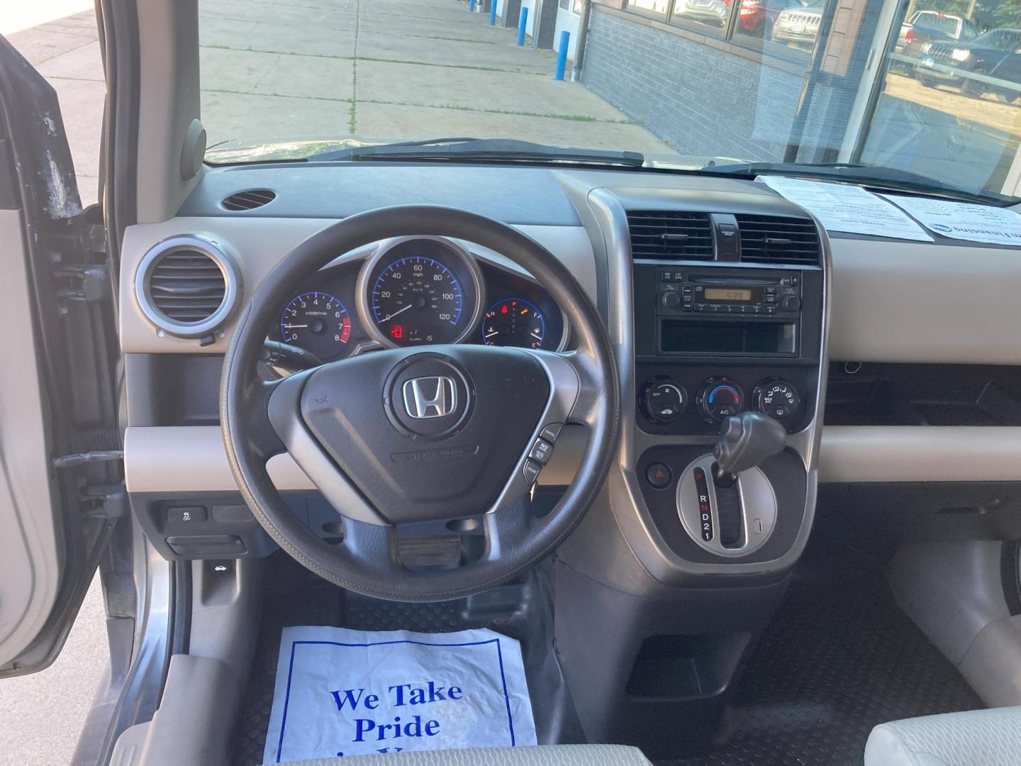 2009 Galaxy Gray Met Honda Element LX 4WD AT (5J6YH28399L) with an 2.4L L4 DOHC 16V engine, 5-Speed Automatic transmission, located at 1800 South Ihm Blvd, Freeport, IL, 61032, (815) 232-5543, 42.278645, -89.607994 - Element LX 4D SUV 4WD - Photo#5