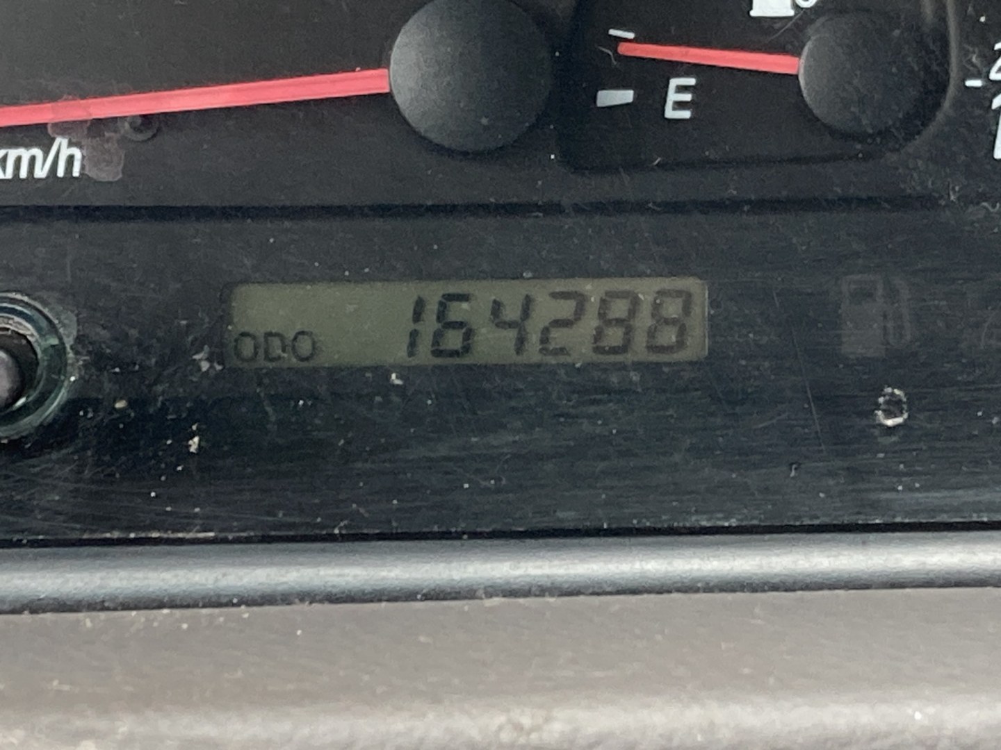2004 Silver Toyota Camry LE (4T1BE30K14U) with an 2.4L L4 DOHC 16V engine, located at 1800 South Ihm Blvd, Freeport, IL, 61032, (815) 232-5543, 42.278645, -89.607994- Photo#6