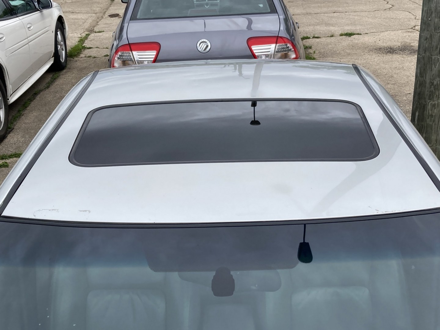 2004 Silver Toyota Camry LE (4T1BE30K14U) with an 2.4L L4 DOHC 16V engine, located at 1800 South Ihm Blvd, Freeport, IL, 61032, (815) 232-5543, 42.278645, -89.607994- Photo#9