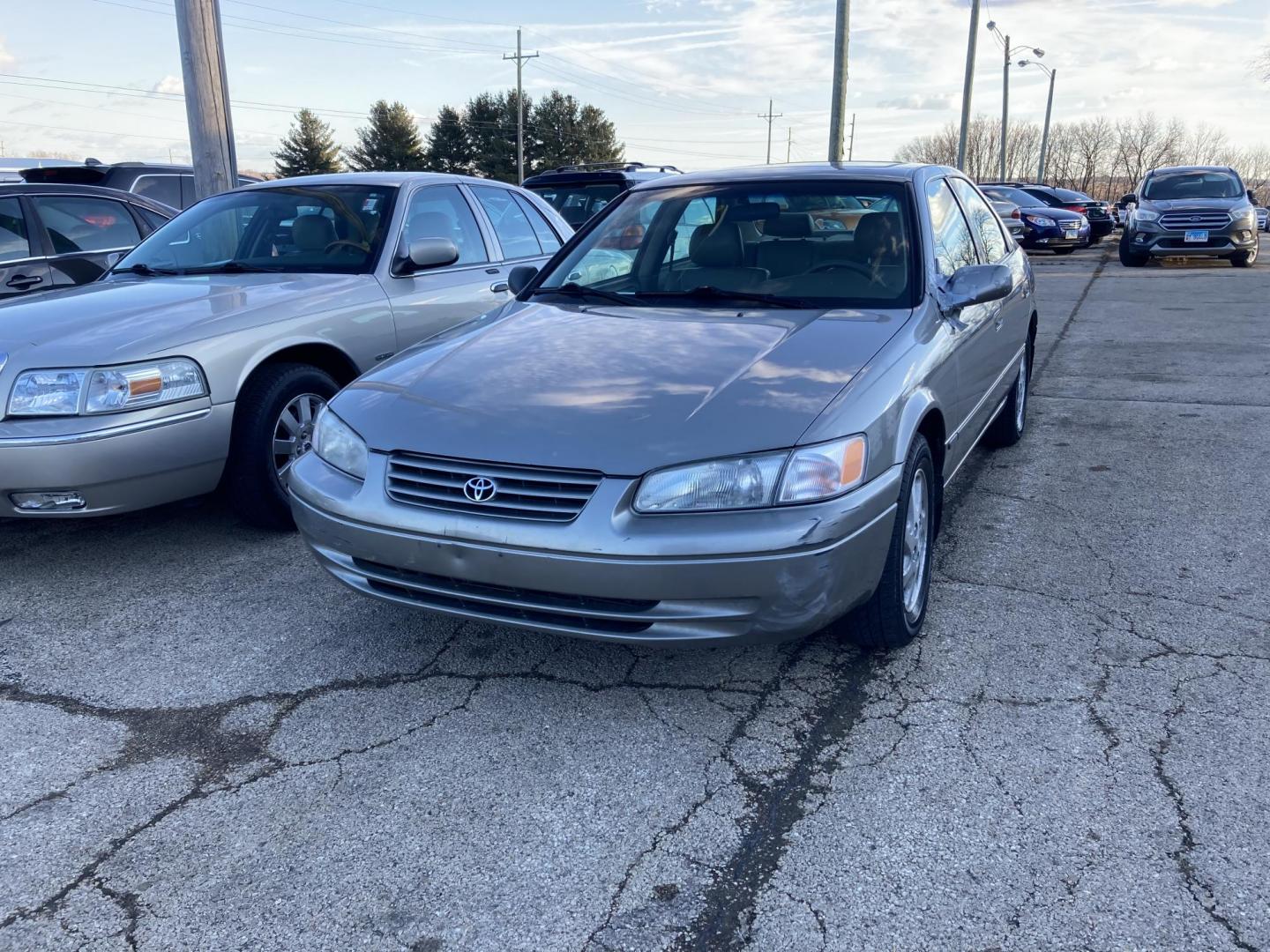 1999 Cashmere Pearl Met Toyota Camry LE V6 (JT2BF28K3X0) with an 3.0L V6 DOHC 24V engine, located at 1800 South Ihm Blvd, Freeport, IL, 61032, (815) 232-5543, 42.278645, -89.607994 - Photo#0