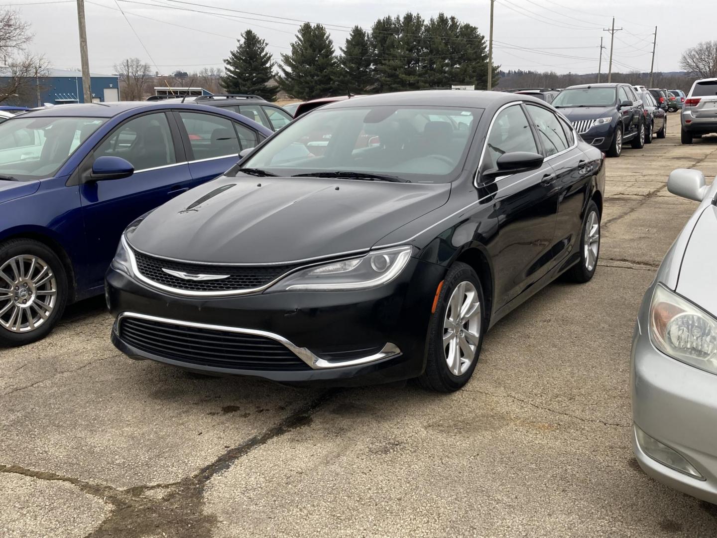 2015 Jet Black Chrysler 200 Limited (1C3CCCAB2FN) with an 2.4L L4 DOHC 16V engine, 9-Speed Automatic transmission, located at 1800 South Ihm Blvd, Freeport, IL, 61032, (815) 232-5543, 42.278645, -89.607994 - Photo#2