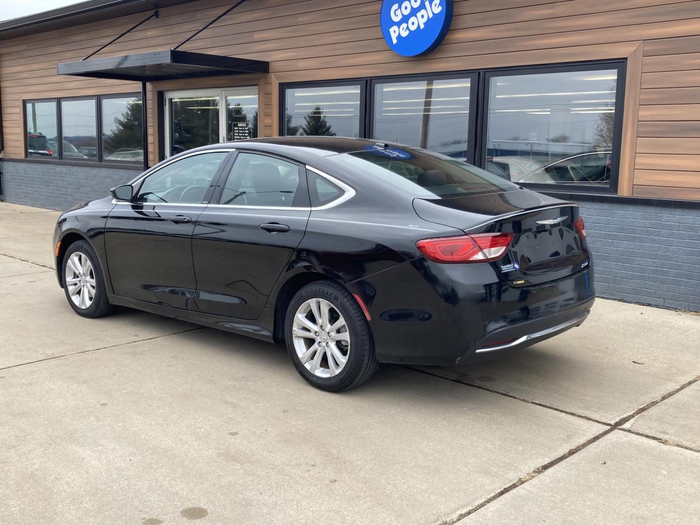 2015 Jet Black Chrysler 200 Limited (1C3CCCAB2FN) with an 2.4L L4 DOHC 16V engine, 9-Speed Automatic transmission, located at 1800 South Ihm Blvd, Freeport, IL, 61032, (815) 232-5543, 42.278645, -89.607994 - Photo#3