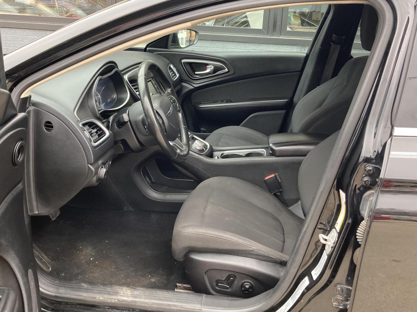 2015 Jet Black Chrysler 200 Limited (1C3CCCAB2FN) with an 2.4L L4 DOHC 16V engine, 9-Speed Automatic transmission, located at 1800 South Ihm Blvd, Freeport, IL, 61032, (815) 232-5543, 42.278645, -89.607994 - Photo#5