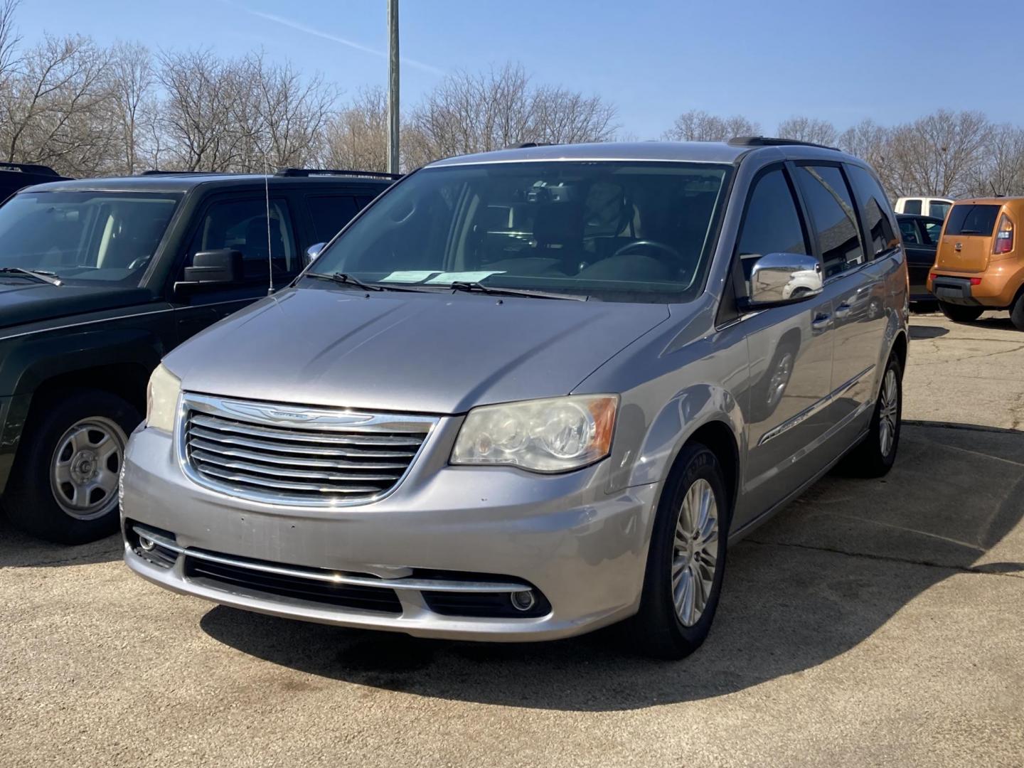 2013 Burnished Silver Met Chrysler Town and Country Touring-L (2C4RC1CG1DR) with an 3.6L V6 DOHC 24V engine, 6-Speed Automatic transmission, located at 1800 South Ihm Blvd, Freeport, IL, 61032, (815) 232-5543, 42.278645, -89.607994 - Town and Country Touring L Wagon LWB - Photo#0
