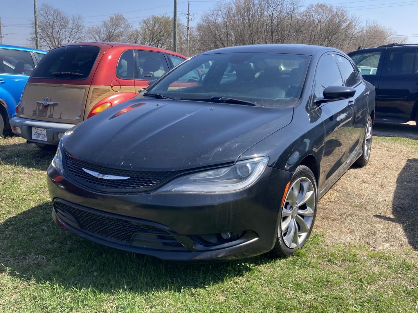 2015 Chrysler 200 S's photo