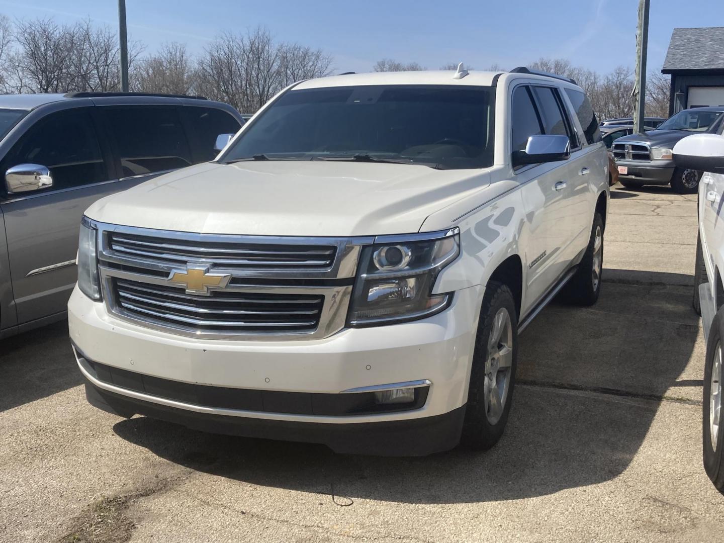 2015 Abalone White Pearl Chevrolet Suburban LTZ 1500 2WD (1GNSCKKC2FR) with an 5.3L V8 OHV 16V engine, 6-Speed Automatic transmission, located at 1800 South Ihm Blvd, Freeport, IL, 61032, (815) 232-5543, 42.278645, -89.607994 - Photo#0