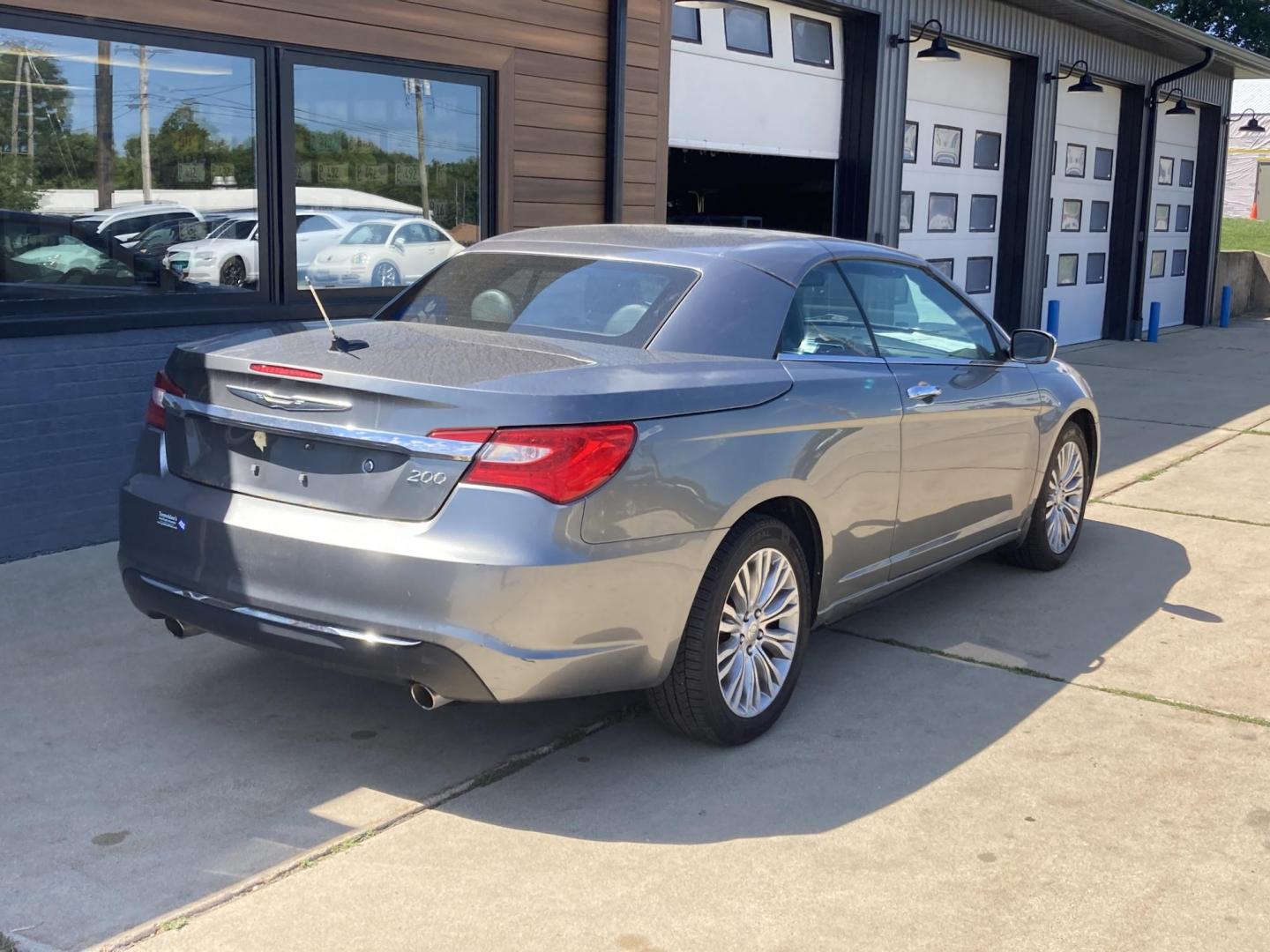 2013 Burnished Silver Chrysler 200 Limited Convertible (1C3BCBFG0DN) with an 3.6L V6 DOHC 24V FFV engine, 6-Speed Automatic transmission, located at 1800 South Ihm Blvd, Freeport, IL, 61032, (815) 232-5543, 42.278645, -89.607994 - 200 Limited 2D Convertible - Photo#1