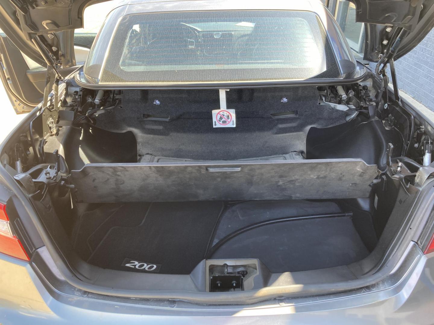 2013 Burnished Silver Chrysler 200 Limited Convertible (1C3BCBFG0DN) with an 3.6L V6 DOHC 24V FFV engine, 6-Speed Automatic transmission, located at 1800 South Ihm Blvd, Freeport, IL, 61032, (815) 232-5543, 42.278645, -89.607994 - 200 Limited 2D Convertible - Photo#8