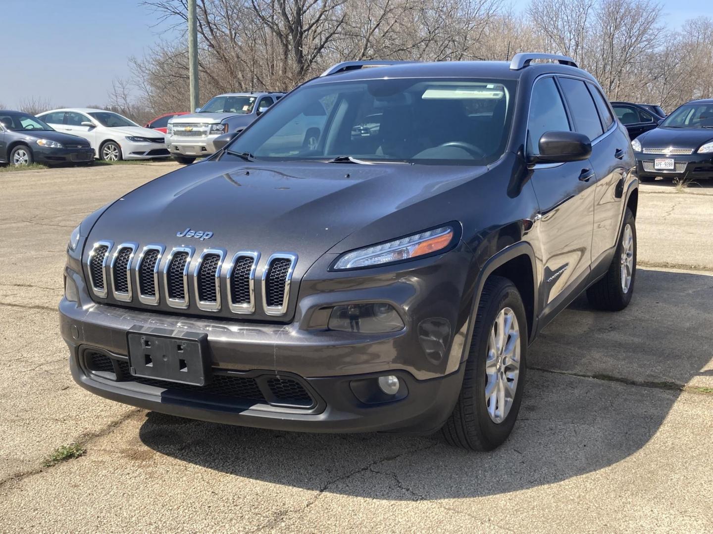 2015 Quartz Met Jeep Cherokee Latitude 4WD (1C4PJMCB5FW) with an 2.4L L4 DOHC 16V engine, 9-Speed Automatic transmission, located at 1800 South Ihm Blvd, Freeport, IL, 61032, (815) 232-5543, 42.278645, -89.607994 - Cherokee Latitude 4D SUV 4WD - Photo#0