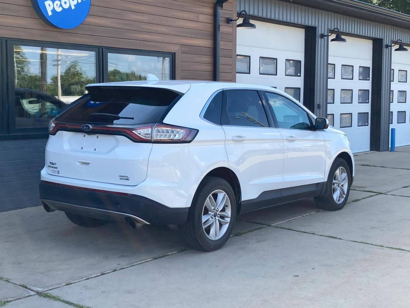 2016 Arctic White Ford Edge SEL AWD (2FMPK4J99GB) with an 2.0L L4 DOHC 16V engine, 6A transmission, located at 1800 South Ihm Blvd, Freeport, IL, 61032, (815) 232-5543, 42.278645, -89.607994 - Photo#4