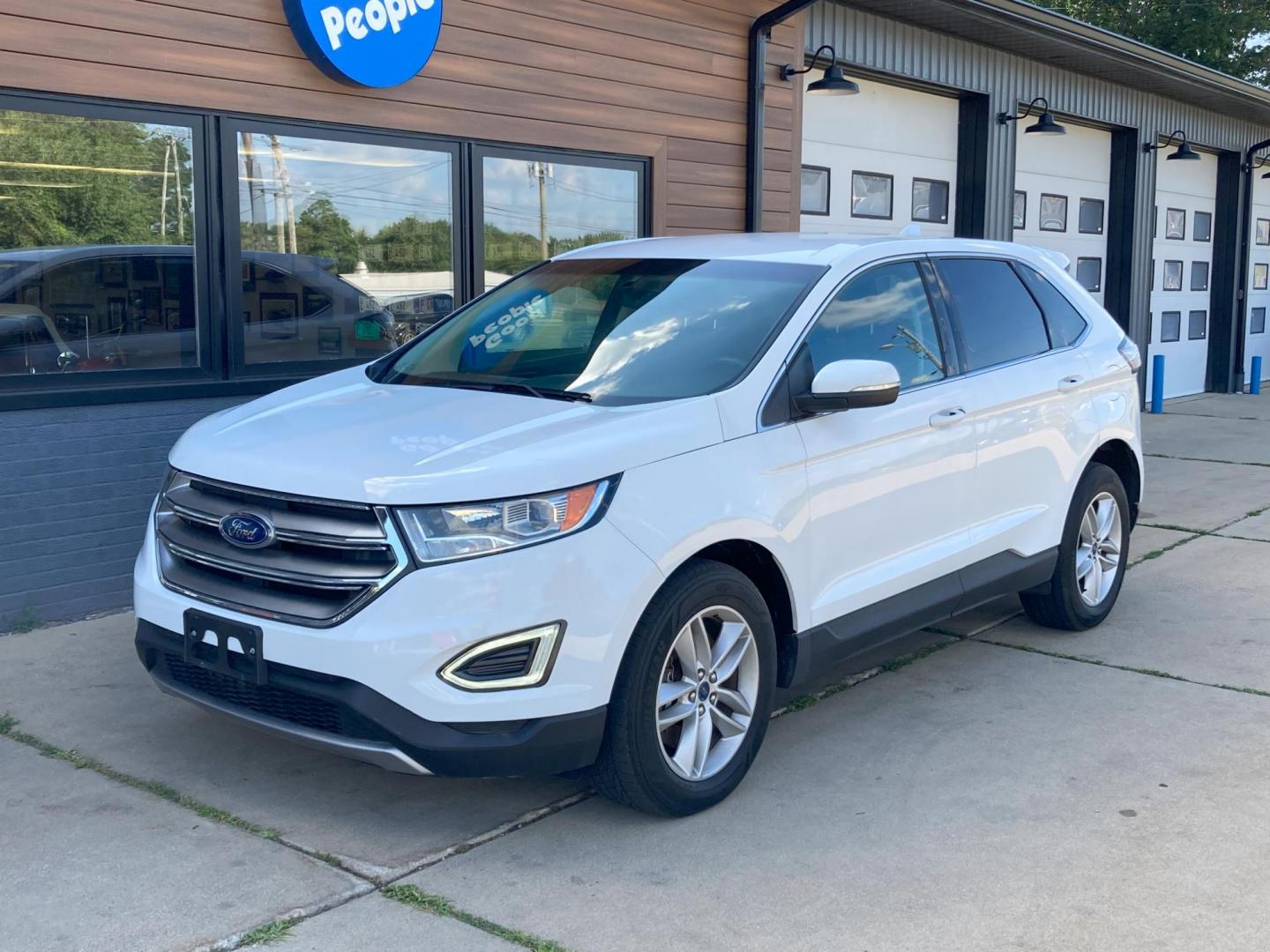 2016 Arctic White Ford Edge SEL AWD (2FMPK4J99GB) with an 2.0L L4 DOHC 16V engine, 6A transmission, located at 1800 South Ihm Blvd, Freeport, IL, 61032, (815) 232-5543, 42.278645, -89.607994 - Photo#0