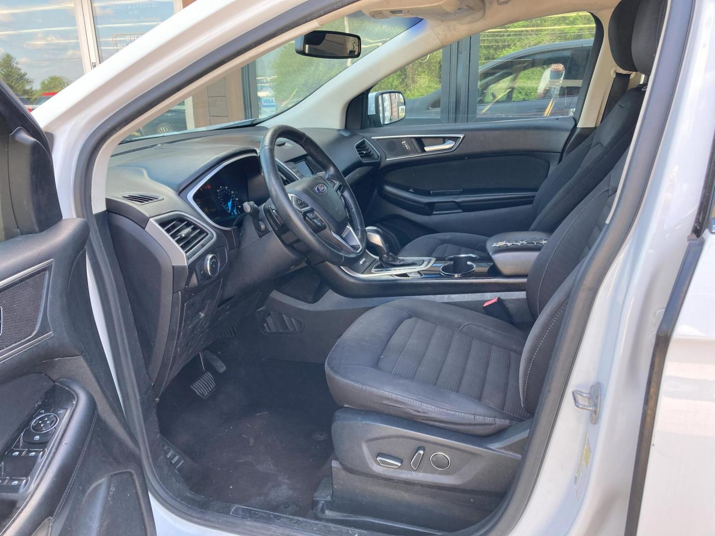 2016 Arctic White Ford Edge SEL AWD (2FMPK4J99GB) with an 2.0L L4 DOHC 16V engine, 6A transmission, located at 1800 South Ihm Blvd, Freeport, IL, 61032, (815) 232-5543, 42.278645, -89.607994 - Photo#2