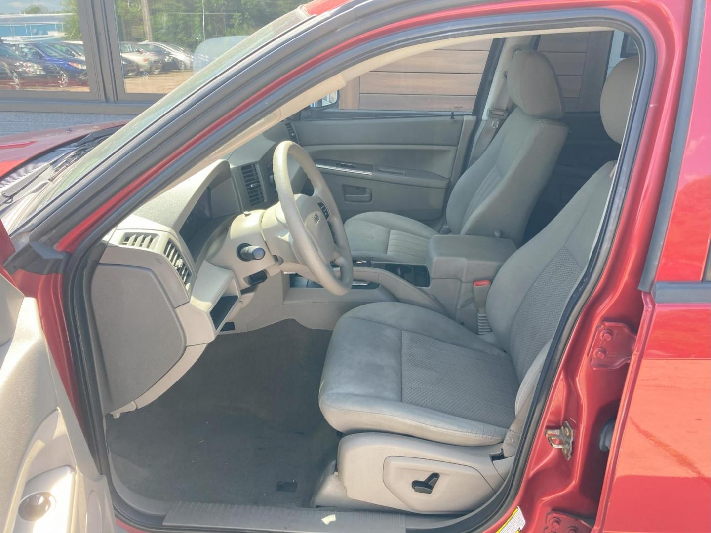 2005 Garnet Red Met. Jeep Grand Cherokee Laredo 4WD (1J4HR48N75C) with an 4.7L V8 SOHC 16V engine, 5-Speed Automatic Overdrive transmission, located at 1800 South Ihm Blvd, Freeport, IL, 61032, (815) 232-5543, 42.278645, -89.607994 - Photo#1