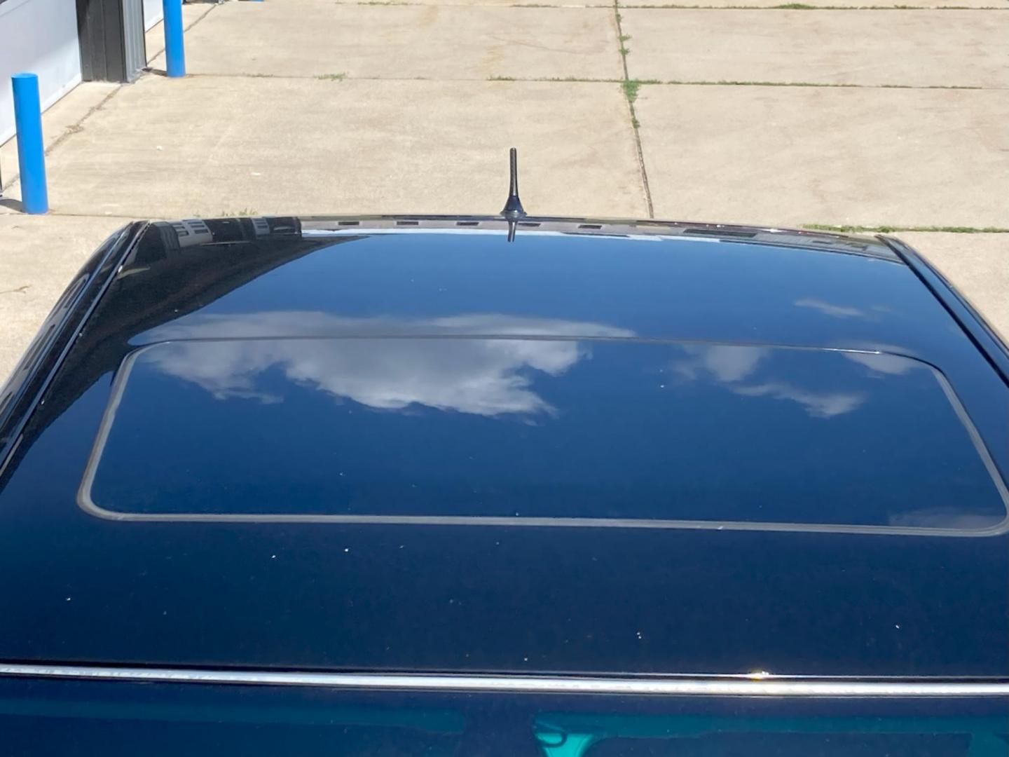 2004 Black Onyx Lexus LS 430 Sedan (JTHBN36F440) with an 4.3L V8 DOHC 32V engine, 6-Speed Automatic Overdrive transmission, located at 1800 South Ihm Blvd, Freeport, IL, 61032, (815) 232-5543, 42.278645, -89.607994 - Photo#4