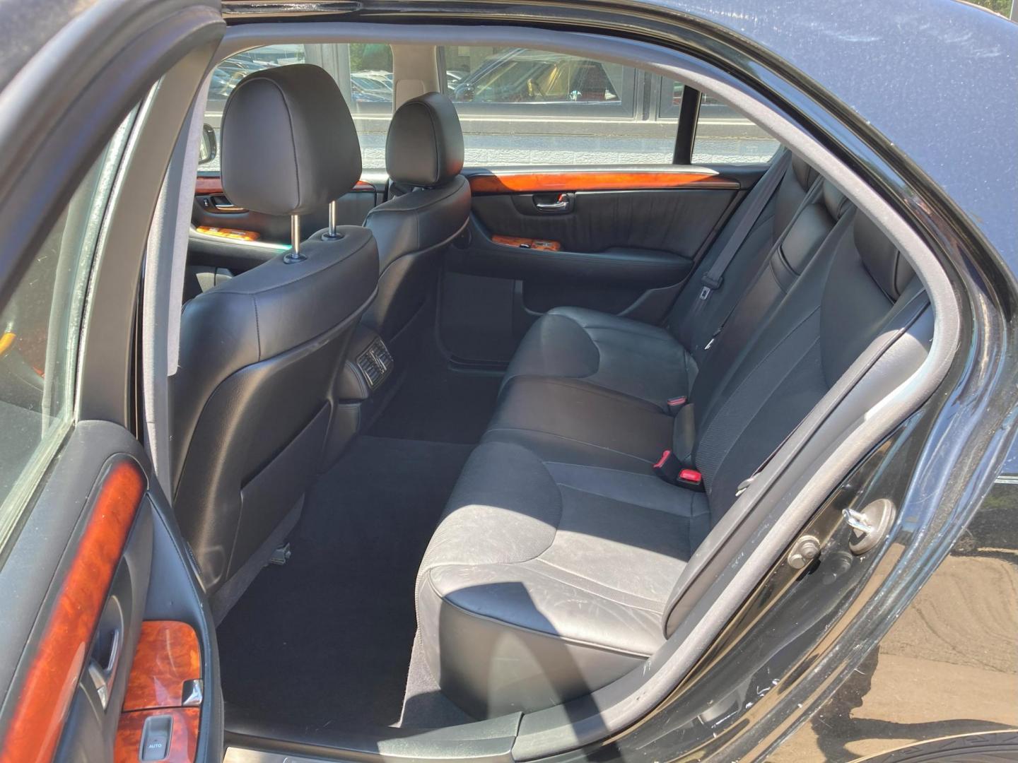 2004 Black Onyx Lexus LS 430 Sedan (JTHBN36F440) with an 4.3L V8 DOHC 32V engine, 6-Speed Automatic Overdrive transmission, located at 1800 South Ihm Blvd, Freeport, IL, 61032, (815) 232-5543, 42.278645, -89.607994 - Photo#8