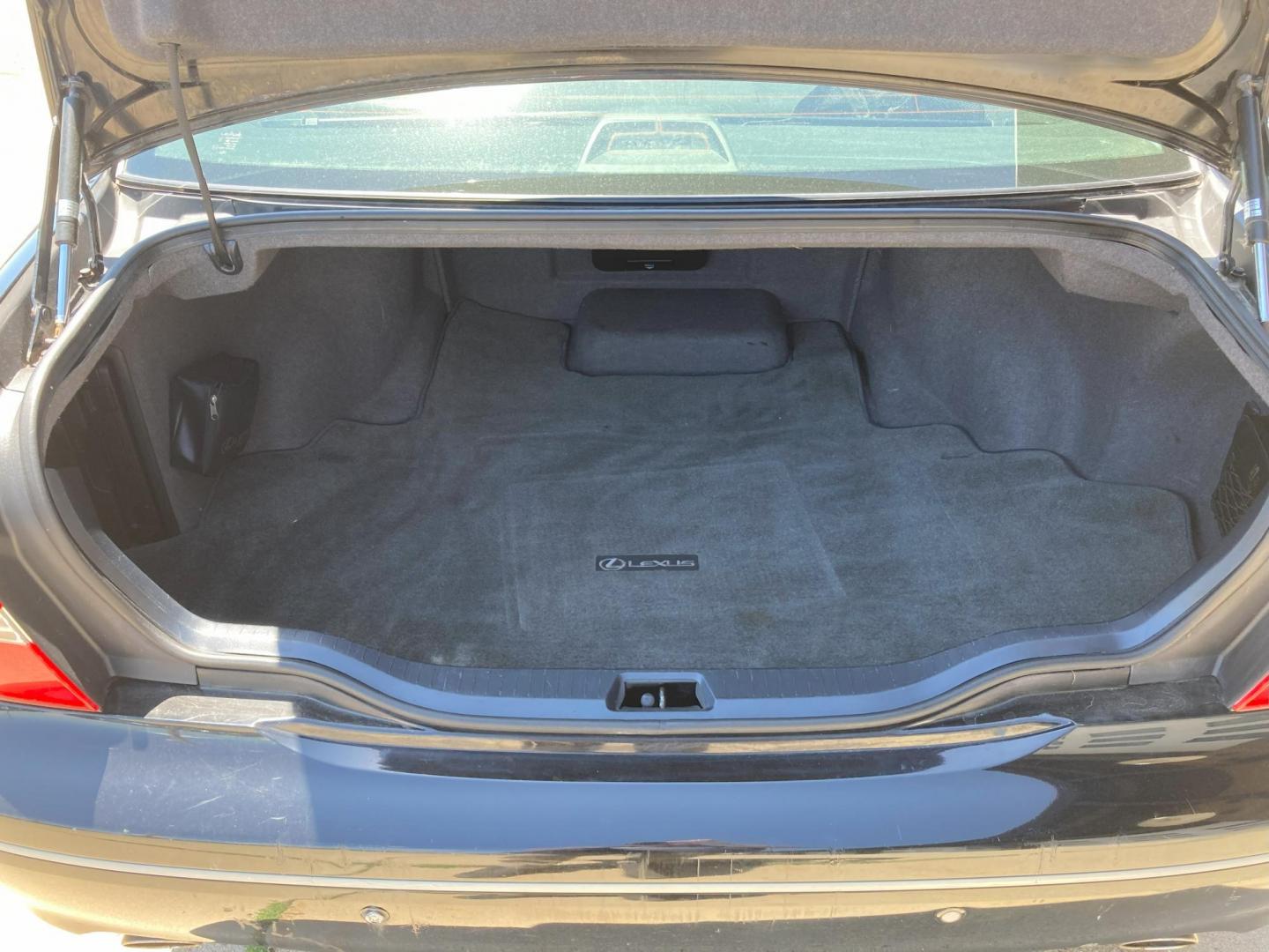 2004 Black Onyx Lexus LS 430 Sedan (JTHBN36F440) with an 4.3L V8 DOHC 32V engine, 6-Speed Automatic Overdrive transmission, located at 1800 South Ihm Blvd, Freeport, IL, 61032, (815) 232-5543, 42.278645, -89.607994 - Photo#9
