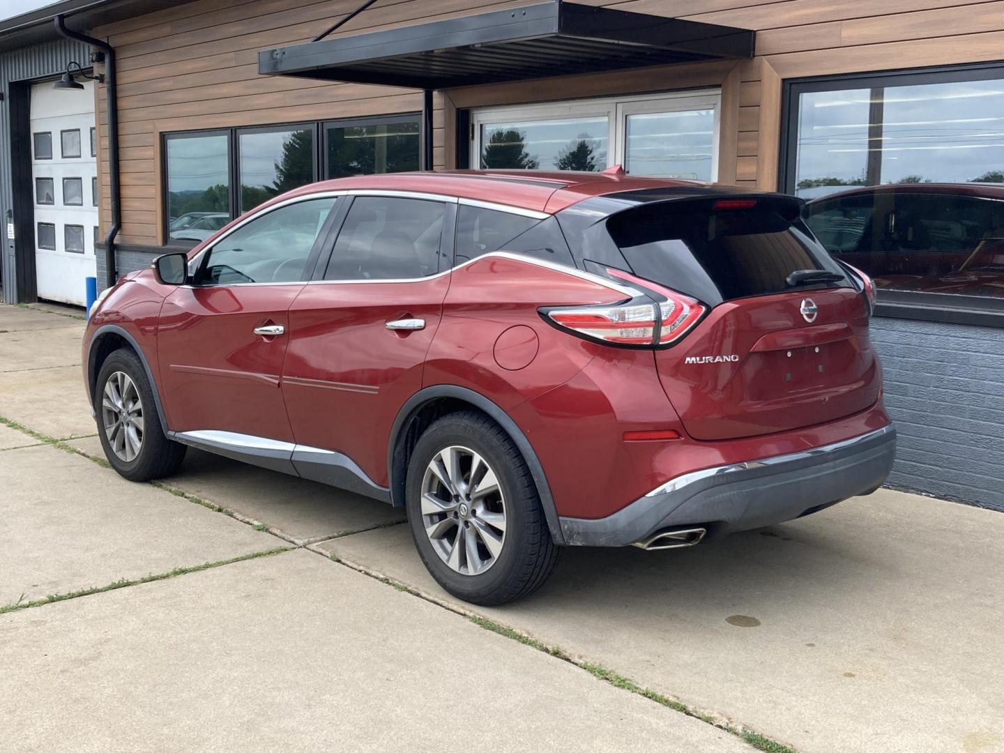 2015 Medium Red Met. Nissan Murano Platinum FWD (5N1AZ2MG8FN) with an 3.5L V6 DOHC 24V engine, Continuously Variable Transmission transmission, located at 1800 South Ihm Blvd, Freeport, IL, 61032, (815) 232-5543, 42.278645, -89.607994 - Murano S 4D SUV FWD - Photo#2