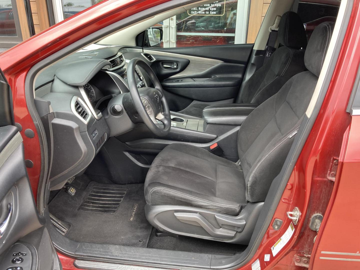 2015 Medium Red Met. Nissan Murano Platinum FWD (5N1AZ2MG8FN) with an 3.5L V6 DOHC 24V engine, Continuously Variable Transmission transmission, located at 1800 South Ihm Blvd, Freeport, IL, 61032, (815) 232-5543, 42.278645, -89.607994 - Murano S 4D SUV FWD - Photo#4