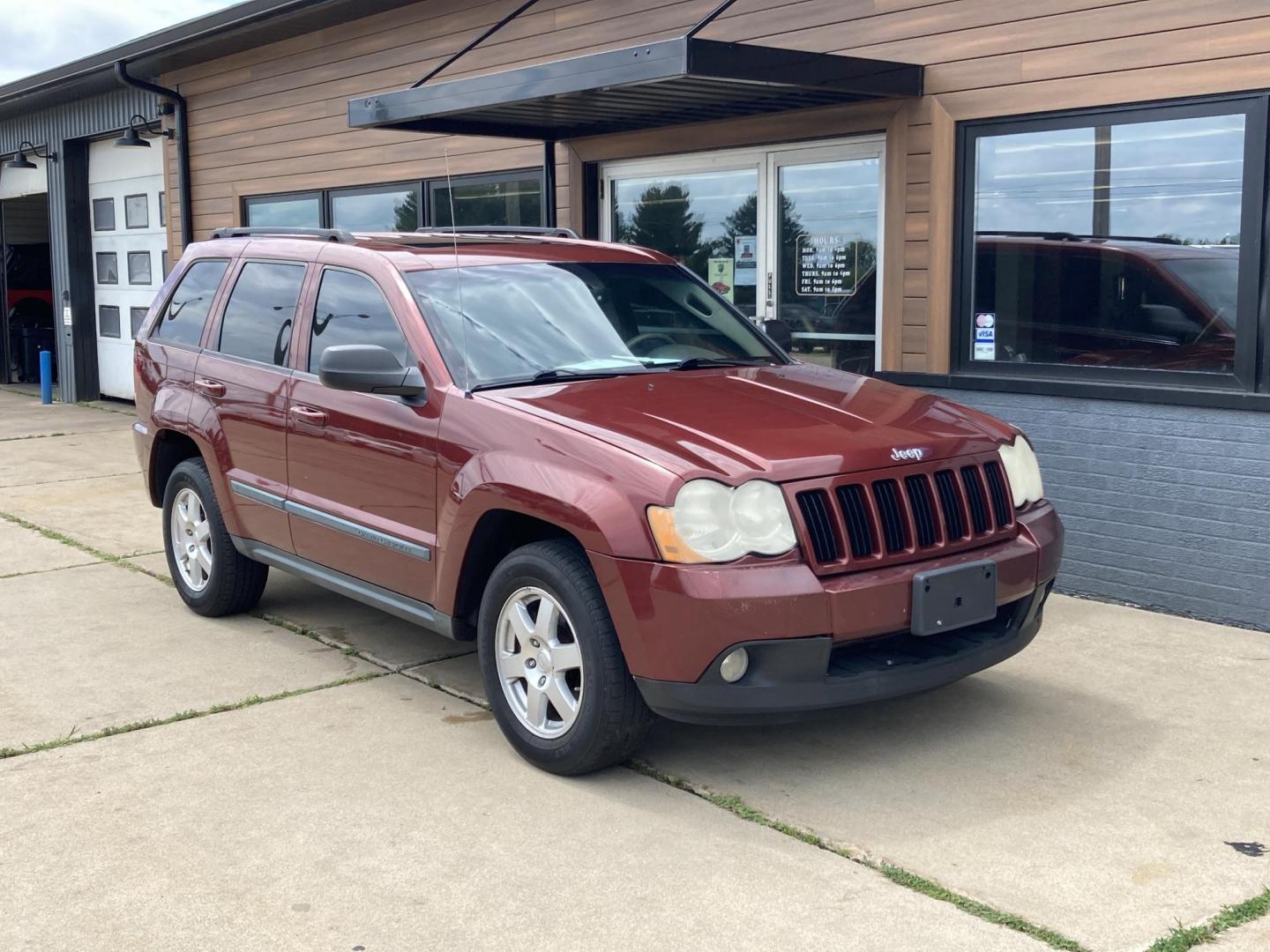 2009 Red Rock Met. Jeep Grand Cherokee Laredo 4WD (1J8GR48KX9C) with an 3.7L V6 SOHC 12V engine, 5-Speed Automatic transmission, located at 1800 South Ihm Blvd, Freeport, IL, 61032, (815) 232-5543, 42.278645, -89.607994 - Grand Cherokee Laredo 4D SUV 4WD - Photo#0