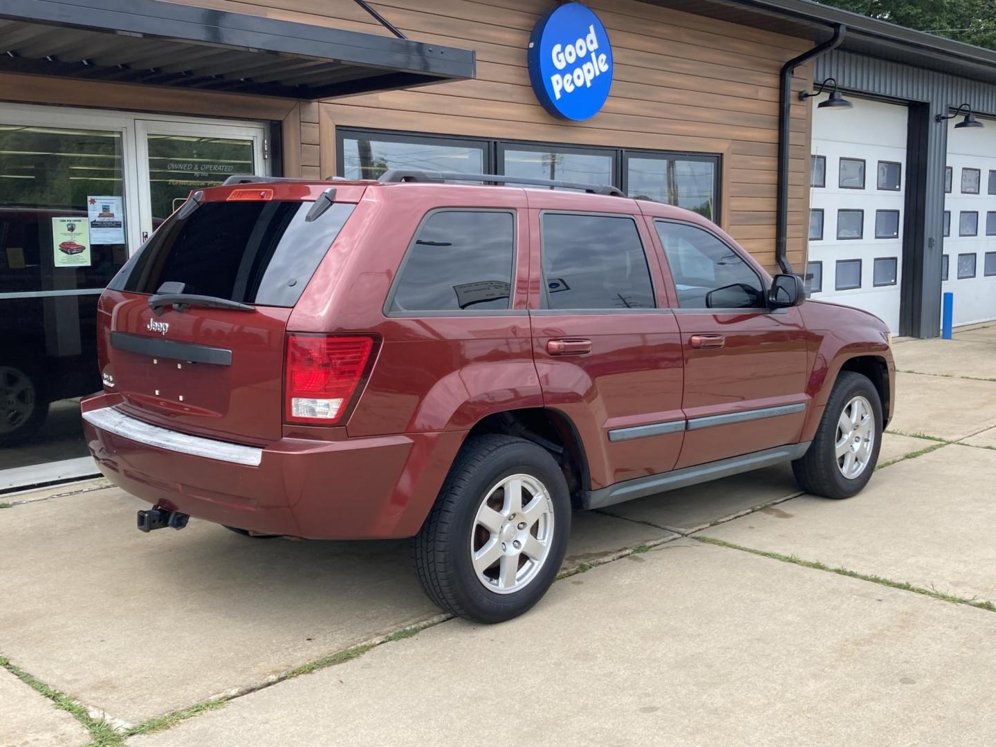 2009 Red Rock Met. Jeep Grand Cherokee Laredo 4WD (1J8GR48KX9C) with an 3.7L V6 SOHC 12V engine, 5-Speed Automatic transmission, located at 1800 South Ihm Blvd, Freeport, IL, 61032, (815) 232-5543, 42.278645, -89.607994 - Grand Cherokee Laredo 4D SUV 4WD - Photo#1
