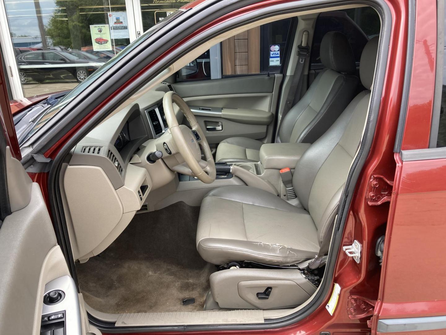 2009 Red Rock Met. Jeep Grand Cherokee Laredo 4WD (1J8GR48KX9C) with an 3.7L V6 SOHC 12V engine, 5-Speed Automatic transmission, located at 1800 South Ihm Blvd, Freeport, IL, 61032, (815) 232-5543, 42.278645, -89.607994 - Grand Cherokee Laredo 4D SUV 4WD - Photo#4
