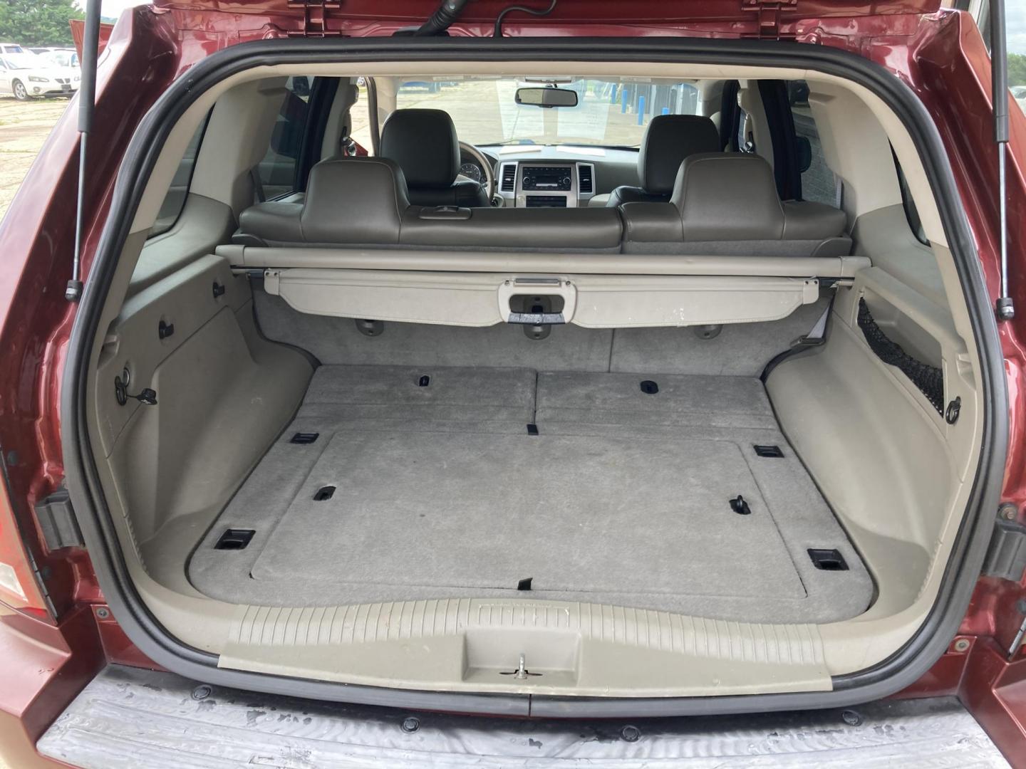 2009 Red Rock Met. Jeep Grand Cherokee Laredo 4WD (1J8GR48KX9C) with an 3.7L V6 SOHC 12V engine, 5-Speed Automatic transmission, located at 1800 South Ihm Blvd, Freeport, IL, 61032, (815) 232-5543, 42.278645, -89.607994 - Grand Cherokee Laredo 4D SUV 4WD - Photo#8